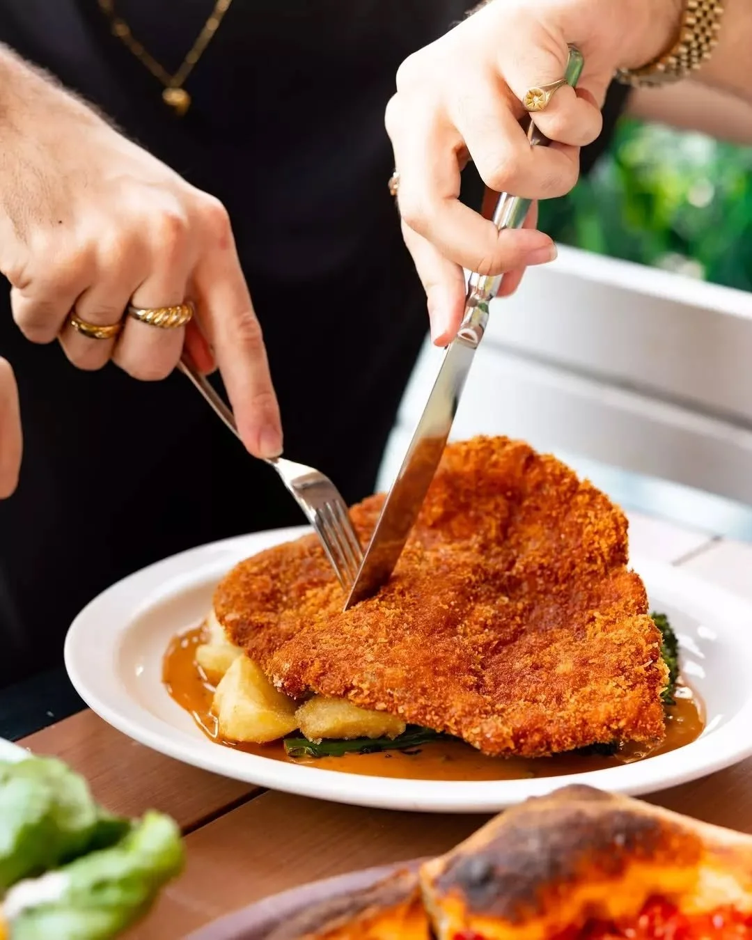 The sun&rsquo;s out and lunch is calling!
Join us for our $29 Lunch Special, served Monday to Friday from 12&ndash;3pm.

Featured here: our crispy pork schnitzel with gravy, potatoes and broccoli.

#therawson #therocks #lunchspecial