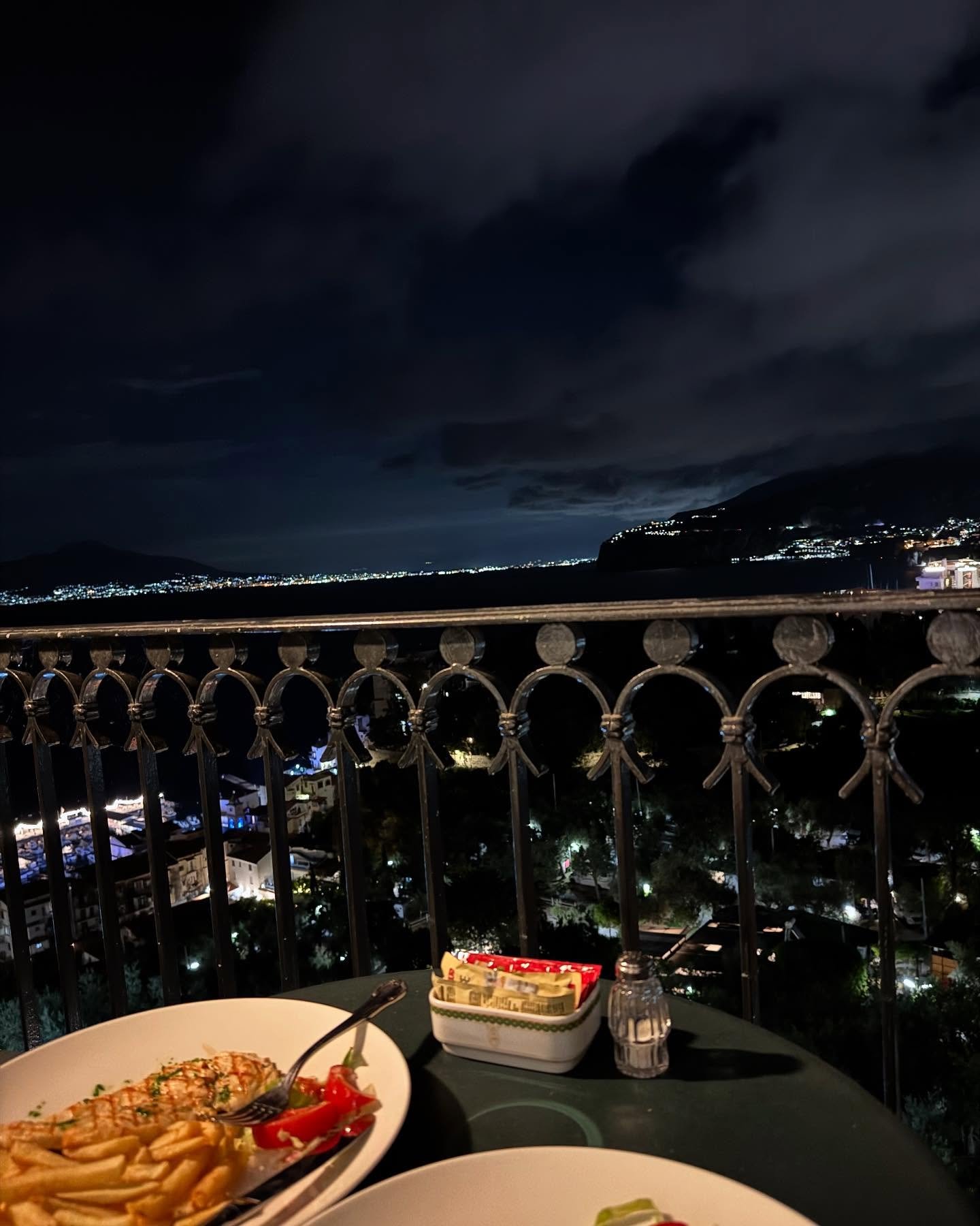 Dinner with the best view 😍 After walking around Pompeii and Herculaneum for hours, there's no way I was dressing up for dinner 🤣