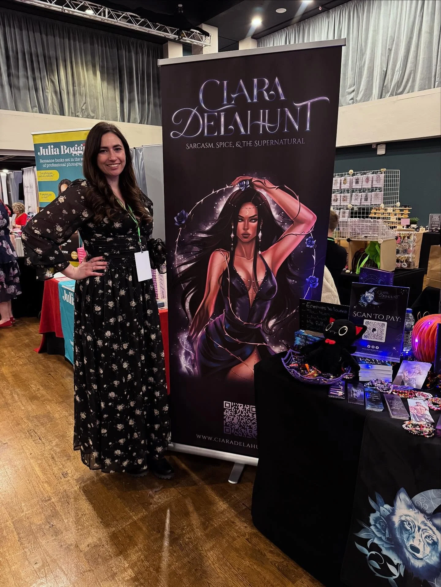 Signing day one complete 😍 I can't wait to tomorrow 👻

#authorsatthearmouries #aata25 #booksigning #romanceauthor #fantasyauthor