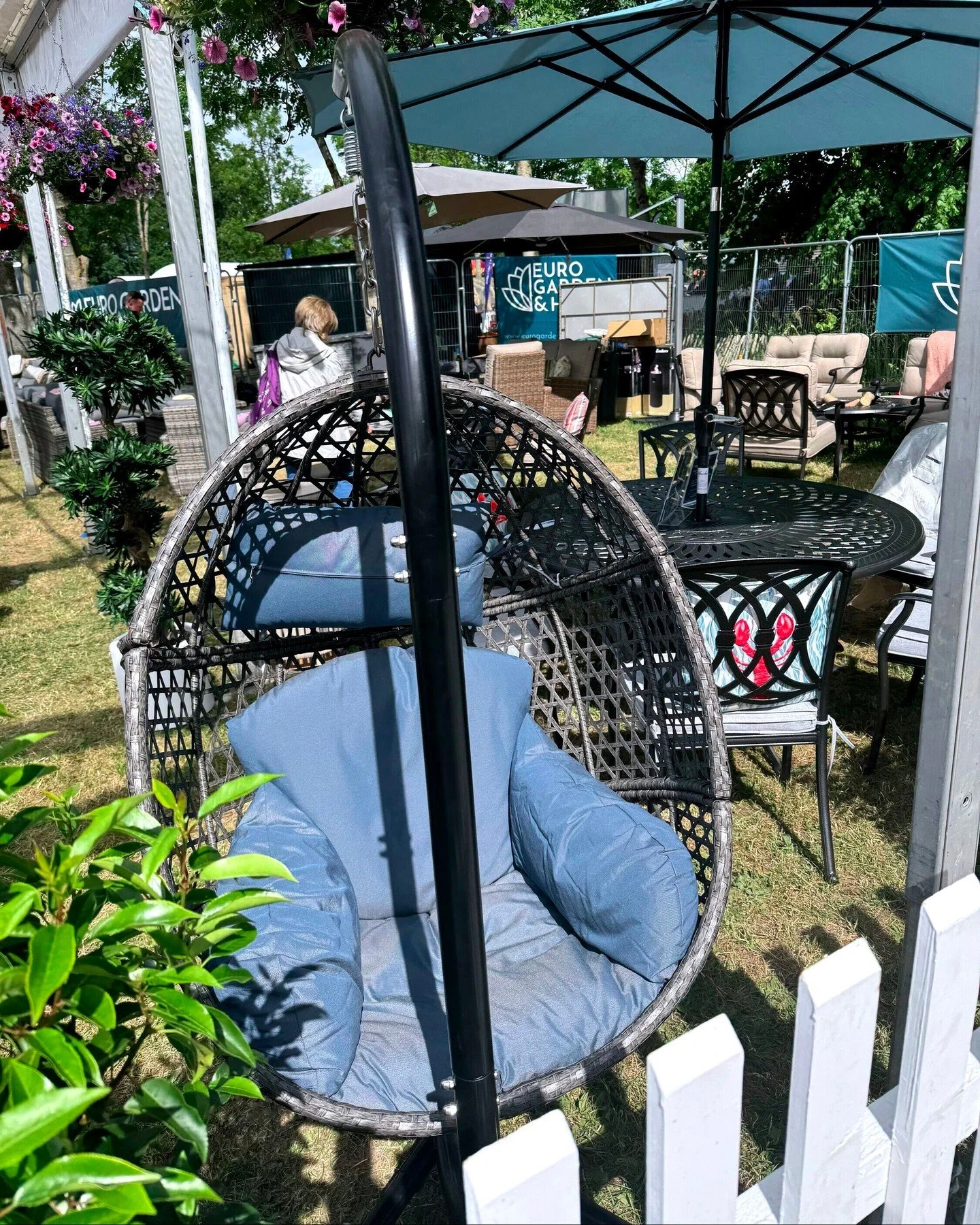 We nipped into Bloom at the weekend (it's a garden/foodie kind of fair in Dublin) to sort out our garden furniture... even if half the garden is still just muck and grass 😅 I made my husband drive us there for 9am because it was supposed to be overc