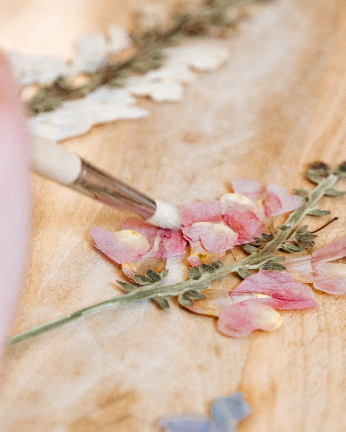 Why does it take weeks to finish a single piece? ⏳

Because every flower is pressed by hand, one by one, through a slow and organic process.

No chemicals means imperfections and gentle changes - it&rsquo;s part of the authenticity, and part of the p