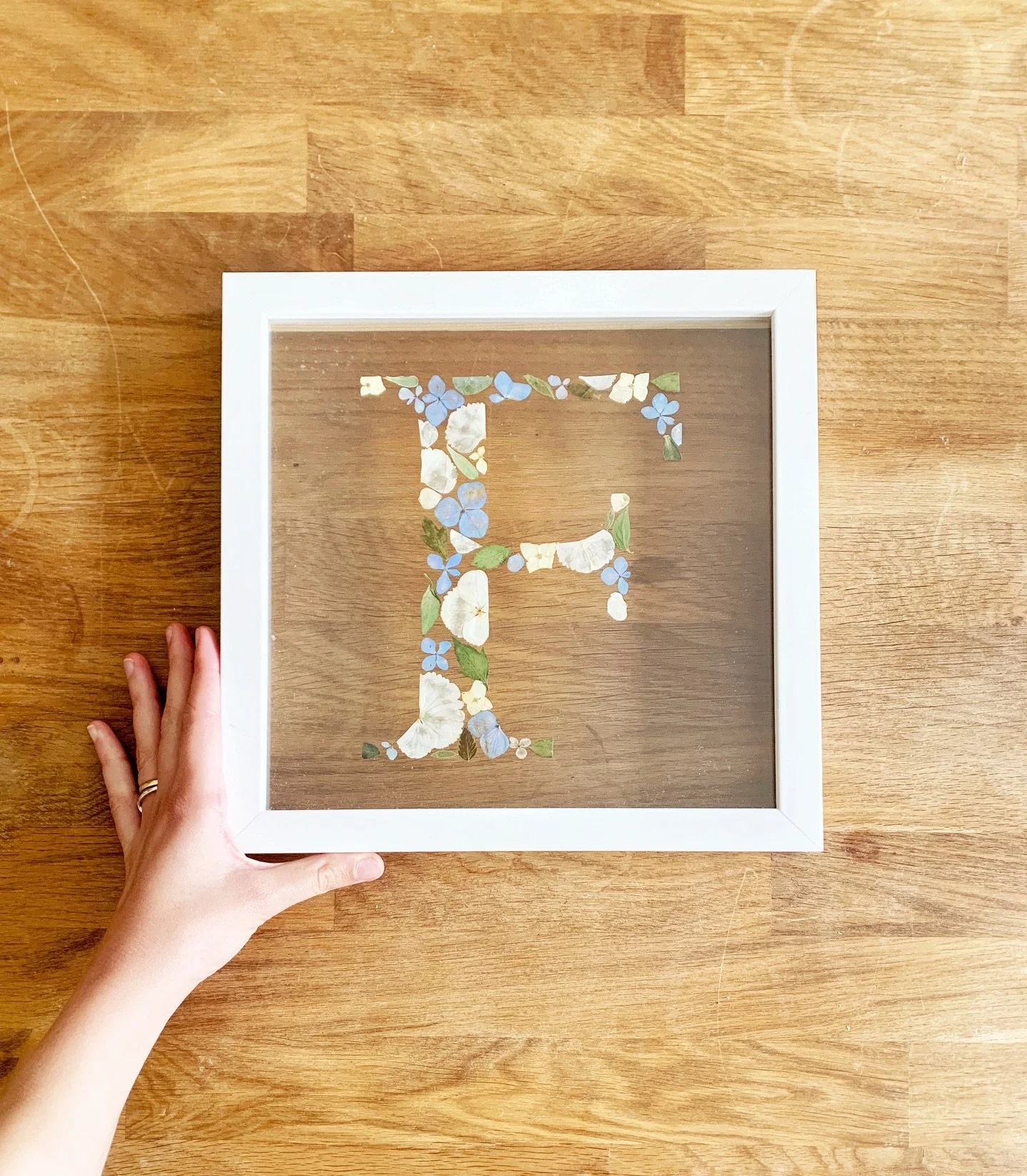 Available from today: Fiorevero floral monograms ✨

A single letter that blooms with memory.

Your little one&rsquo;s initial 🐣

The first letters of your names, crafted from the flowers of your wedding day 💍

You choose the occasion, the color pal