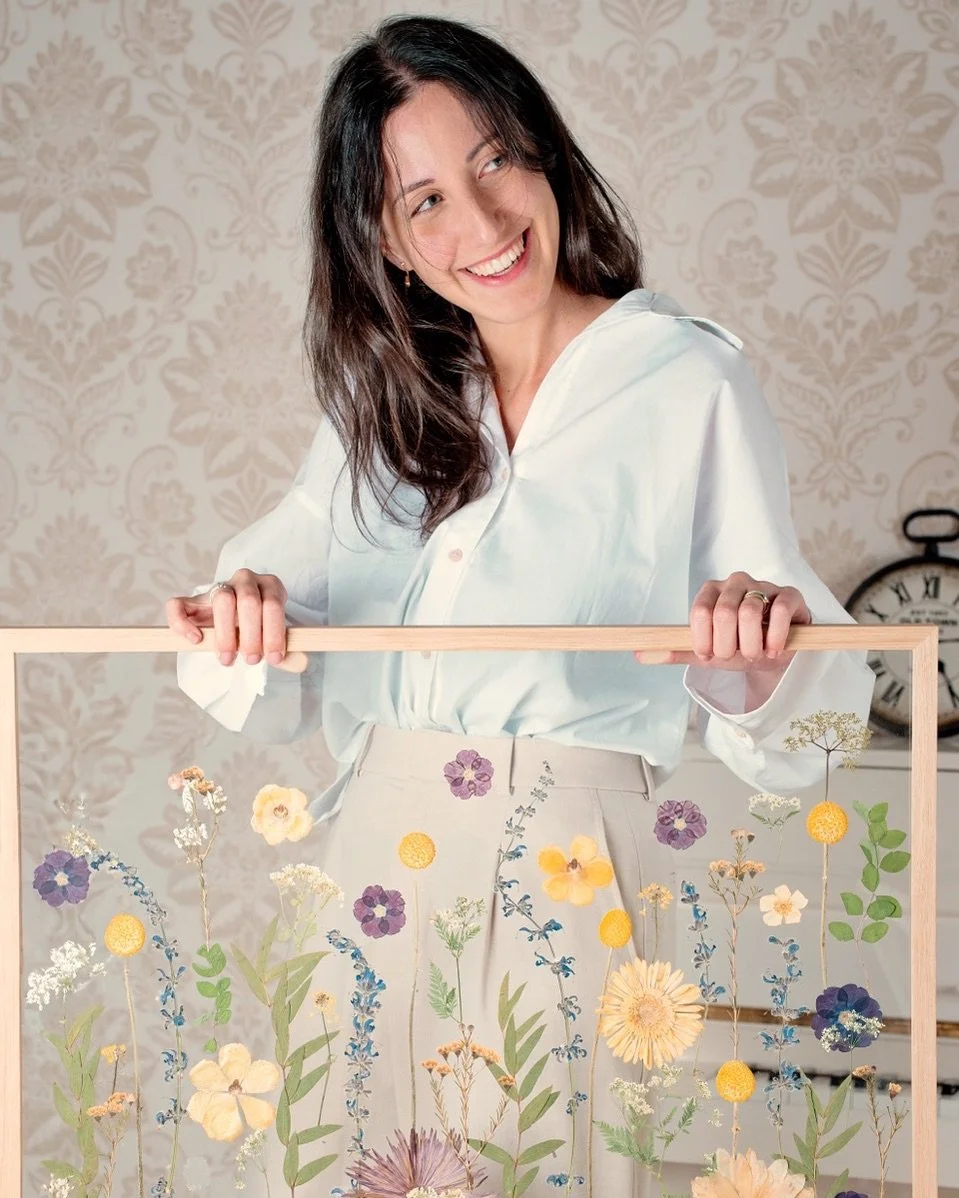 Our largest frame &mdash; 50&times;70 cm.
A real statement piece, meant to become the heart of a wall. 🌞

This one feels like a wild meadow in bloom &mdash;
violet and honey shades flowing together, filling the room with their luminous energy. ✨