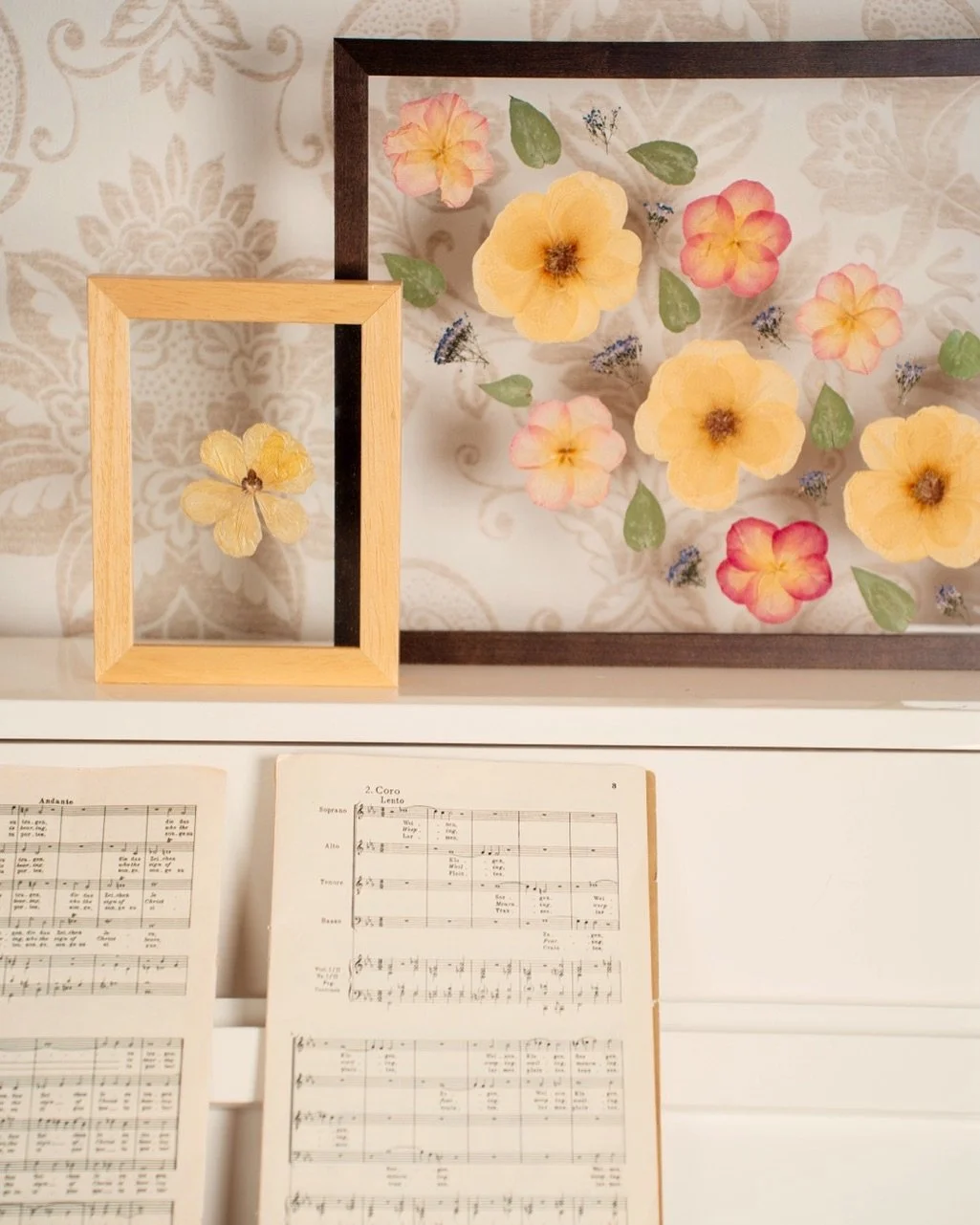 Harmony often lives in the simplest arrangements. 🌼

We just let the flowers set the rhythm. 🎼