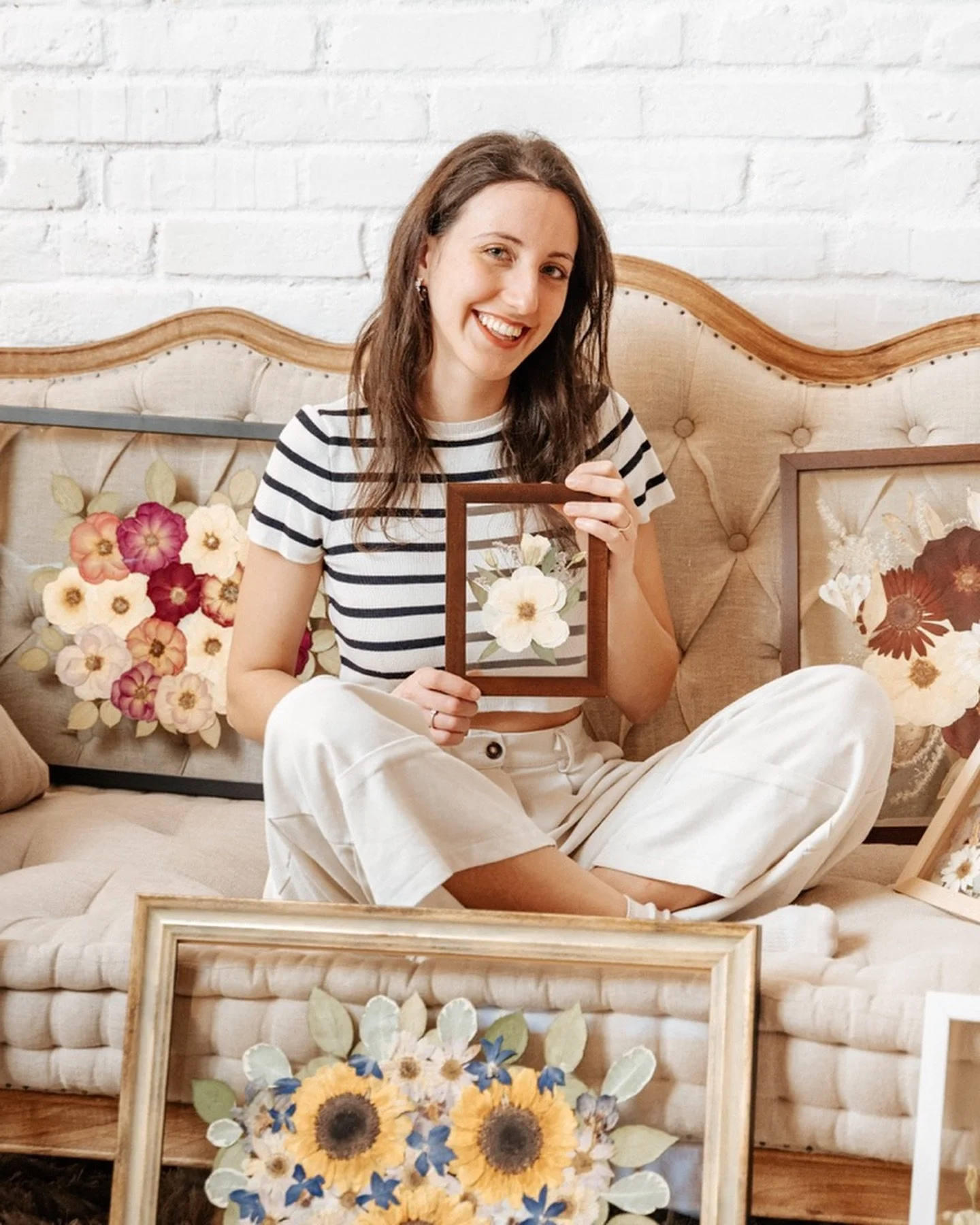 Let&rsquo;s talk about why couples choose Fiorevero for their pressed flower preservation ✨

🌱 A personal, one-on-one service

We don&rsquo;t believe in standard artworks. From the very first message, we work closely with you to create an artwork th