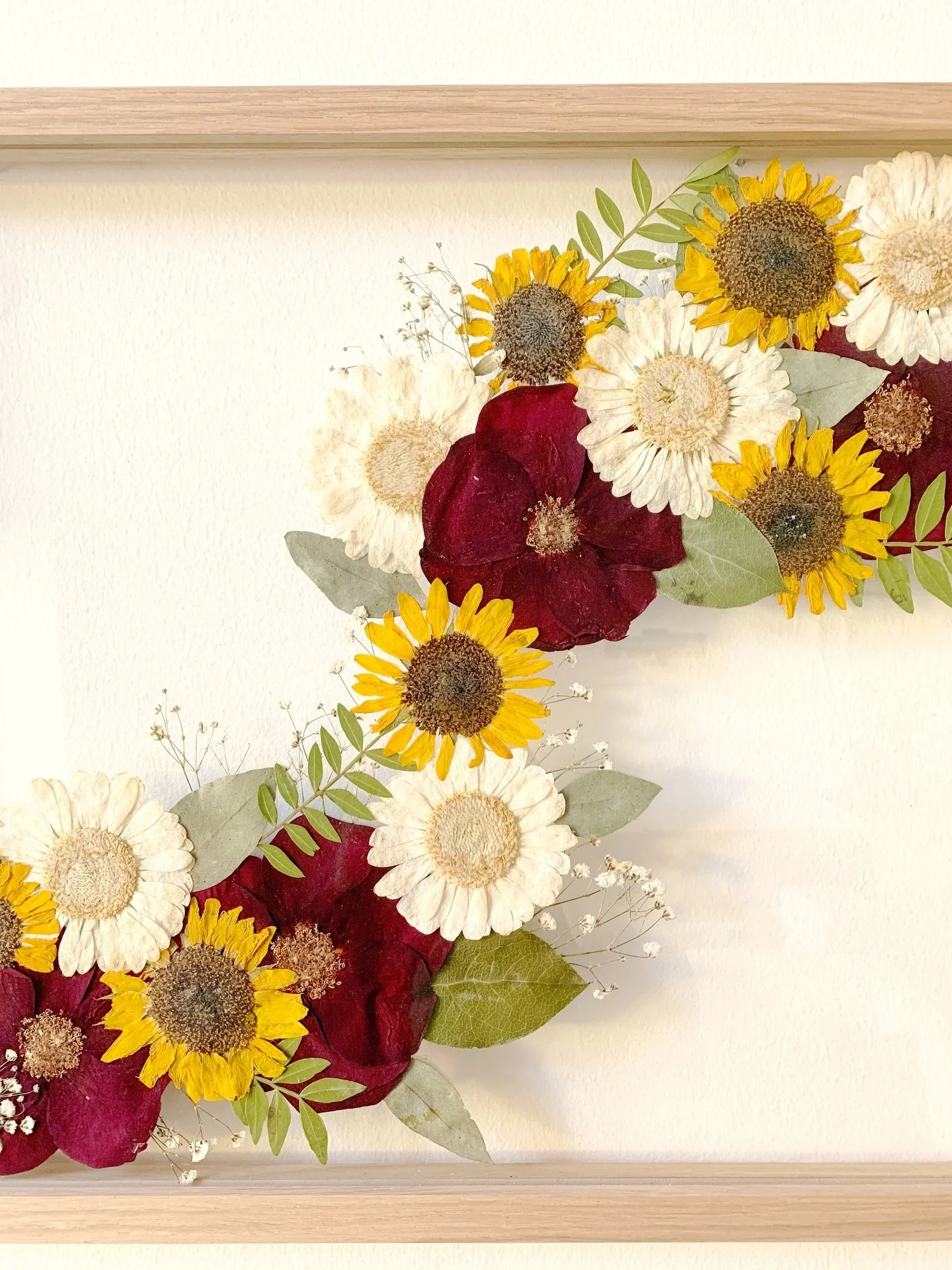 Our first design for Kerstin&rsquo;s beautiful bouquet was different, it didn&rsquo;t have this flowing shape yet. 

Then she reached out and shared a little more about the story behind those meaningful flowers and the theme of their wedding: the Dan