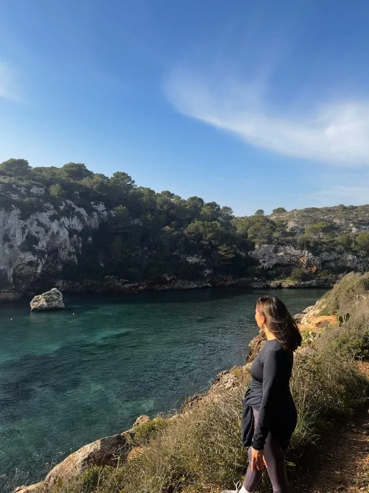 If you&rsquo;re in Menorca, save this walk (maybe skip it this week though with all the rain forecasted) ✨
Cala&rsquo;n Porter &rarr; Cales Coves 📍 

Crystal-clear waters, we met some abseilers along the cliffs and a very brave cold-water dip thrown