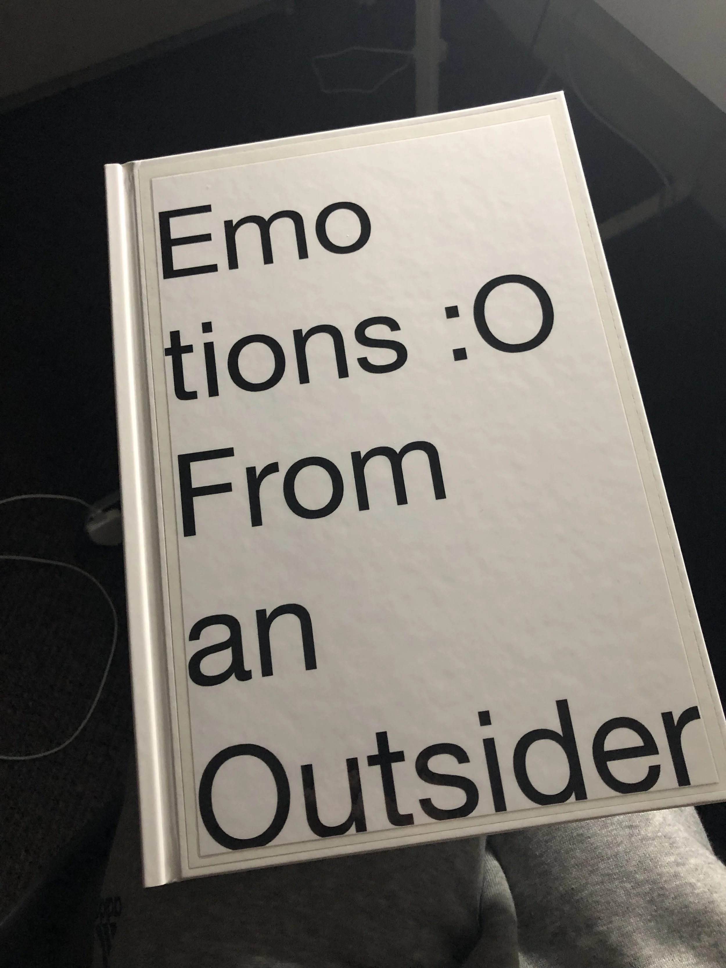 Emotions from an Outsider. An illustrative book