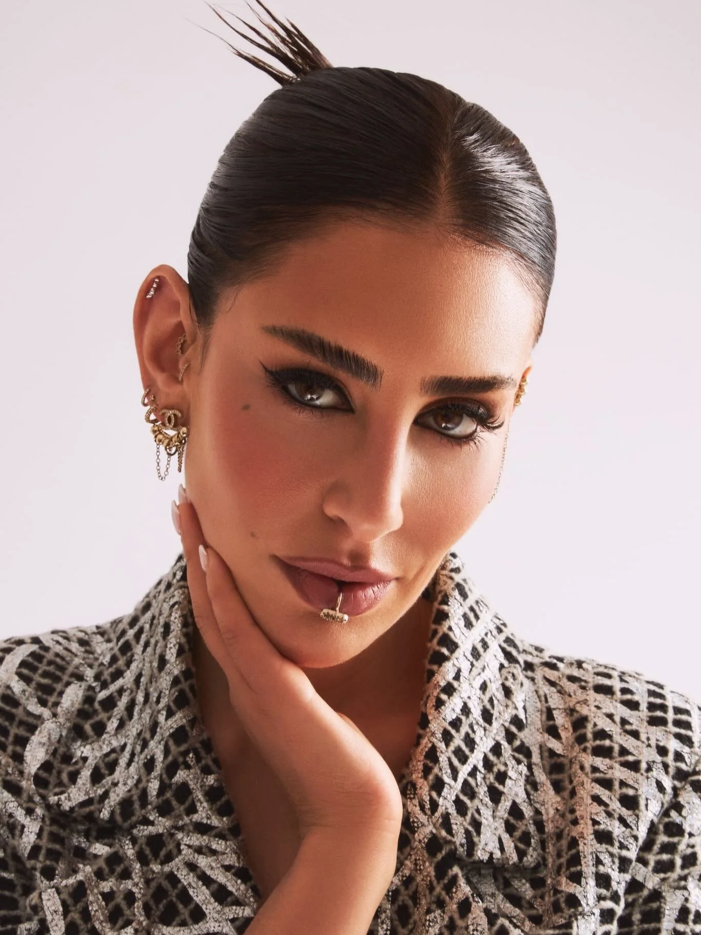 Sharp eye &amp; slick hair but make it Chanel @drrhonaeskander ⛓️&zwj;💥

Hmkp #vanessaellesmakeup 
Shot by @rebeccaxalison 
Behind the scenes @ellie.bratt 
Thank you @makeupbyemie 

#makeupartist