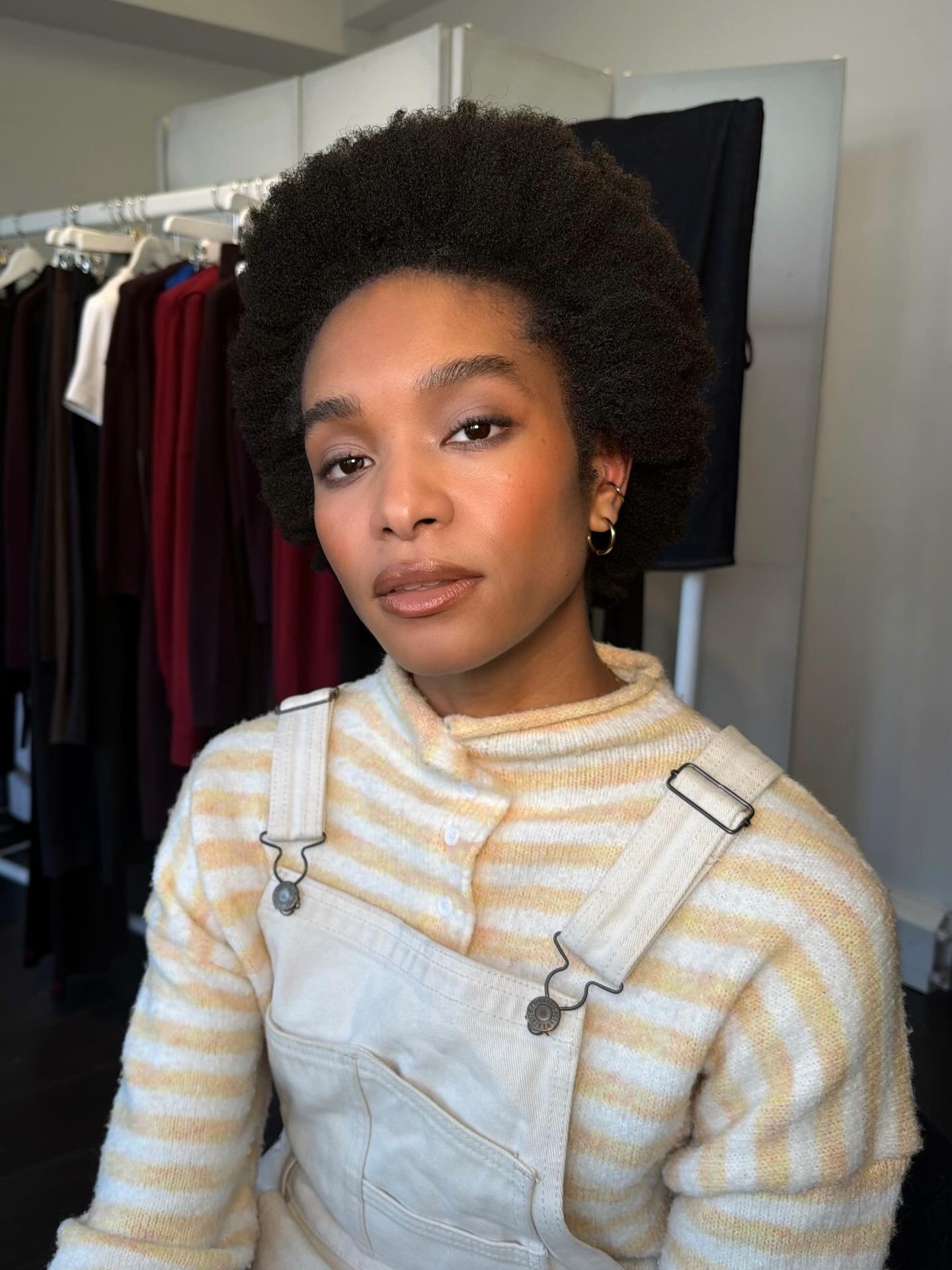 Beginning of the new year 🎞️🧴🥯🪞

Blessed with @blisskellyy for the day @chintiandparker 
Serving set essentials 
Favourite page in my book so far @voguemagazine
Portfolio updates with a hint of @perfecttedenergy 
New hobbies @parkrunuk 
Navy is t