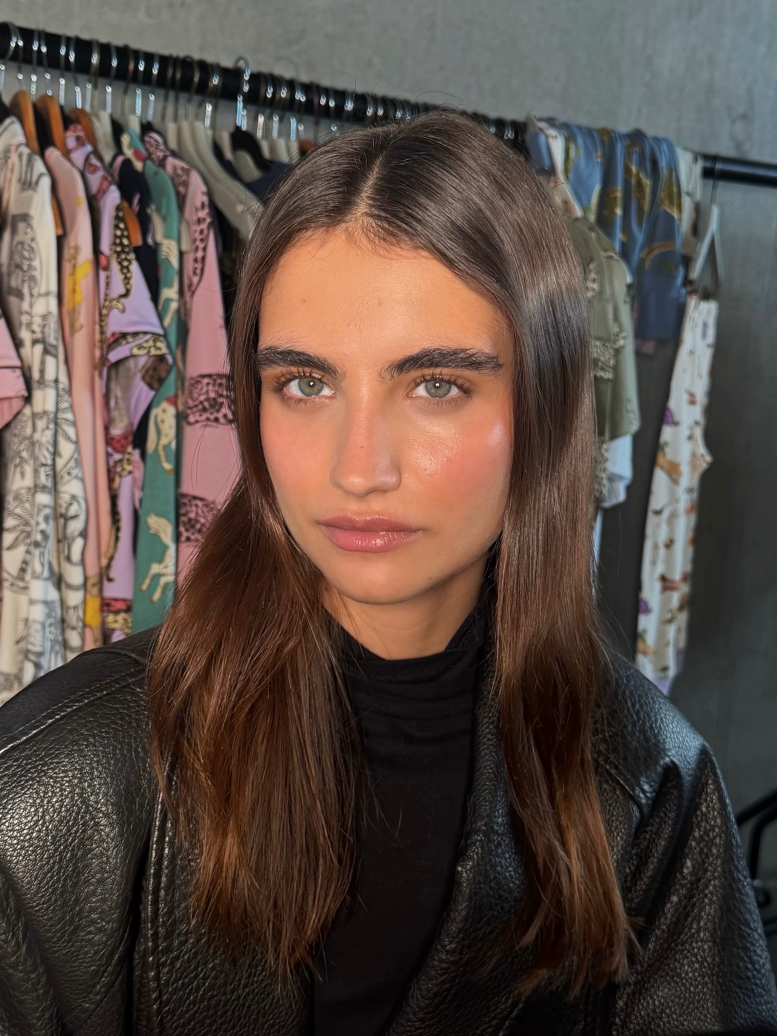 A few days of no-makeup makeup with @chelseapeers ☁️🐆

Always a pleasure @melissabourne 

#makeupartist #vanessaellesmakeup