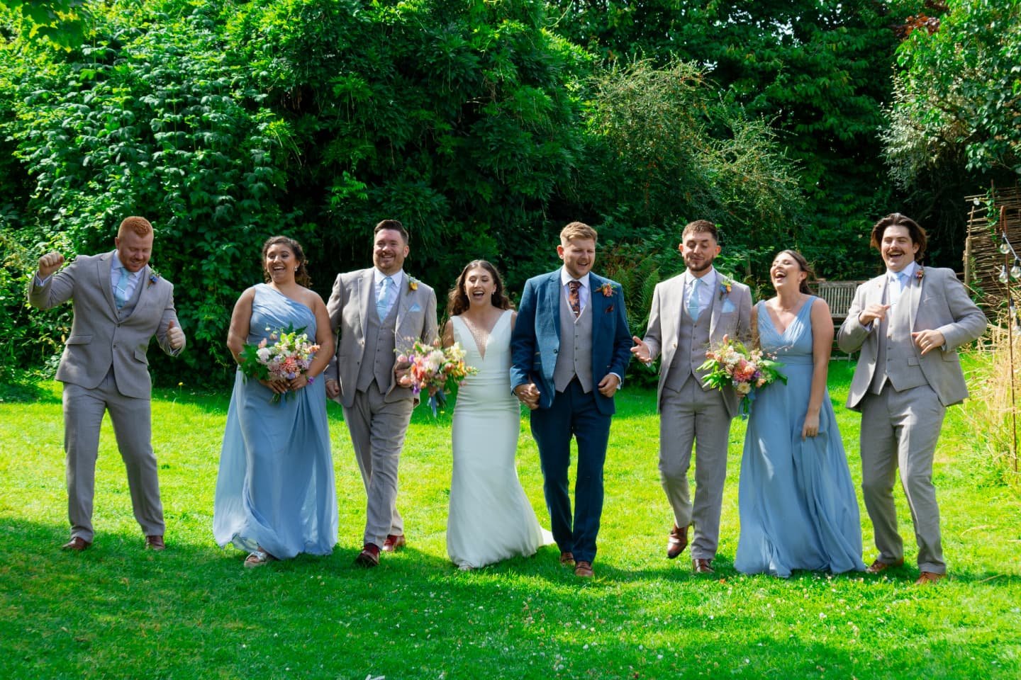 Does anything beat capturing the joy and fun of a big day, those silly spontaneous moments where everyone is just living their best life? 

As the rain falls I'm looking back on this glorious summer's day, when the sun really had our backs!

Looking 