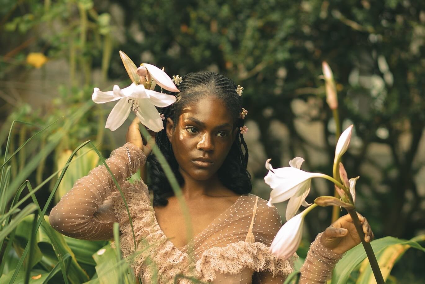 She was a fairy 🧚🏾&zwj;♀️🌸🌺🌷
With @daraling.x #portrait #photoshoot #photography #photooftheday #retro #portraitphotography #fashionshoot #edinbrugh #scotland #photograph #filmphotography #edinburghphotographer #edinbughphotography #photooftheda