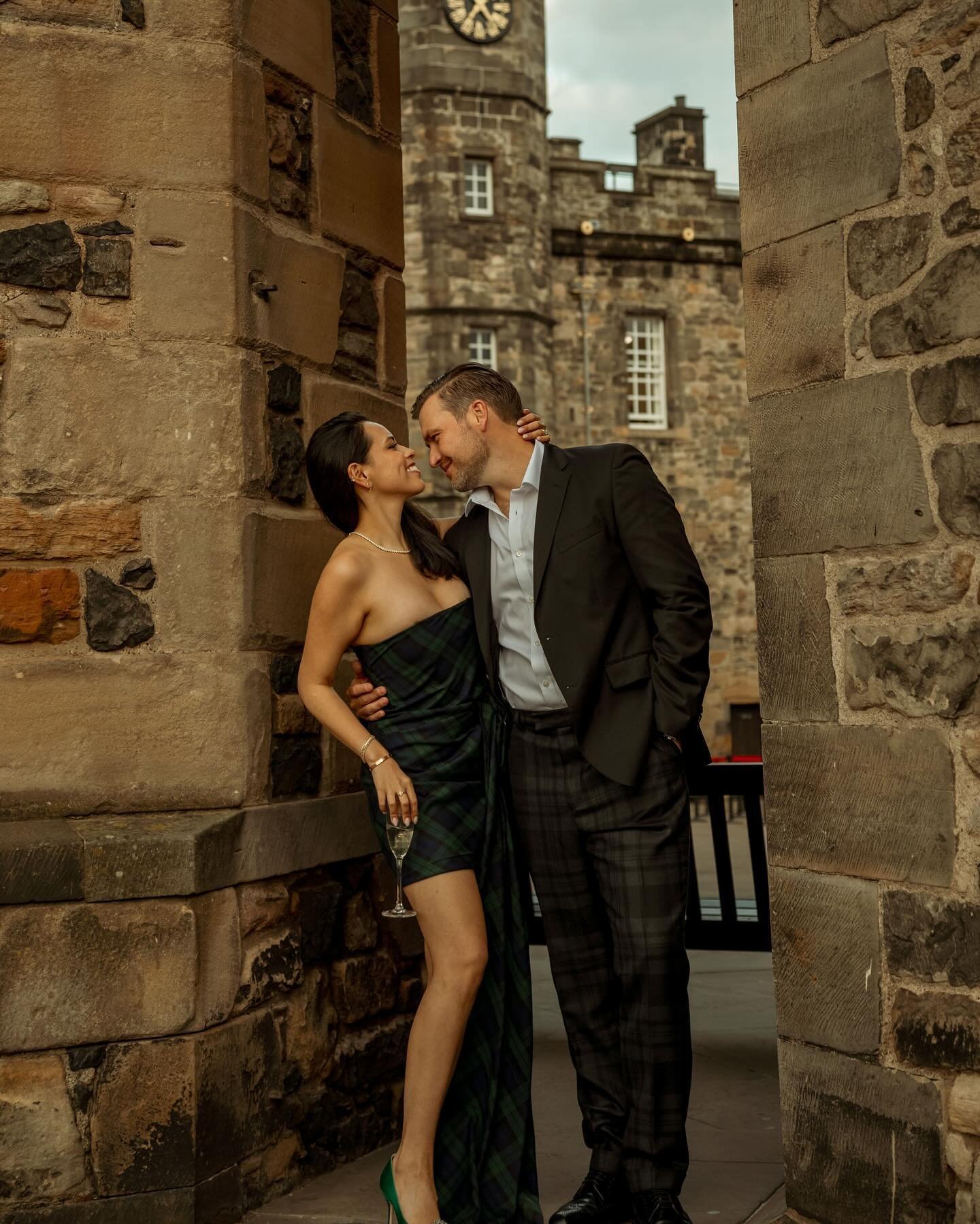 Did you know you can get married in @edinburghcastle ? 
Here are some photos from the welcome party for this beautiful couple! 

#wedding #edinburgh #scotland #edinburghwedding #edinburghweddingphotographer #kiss #retro #elopmentphotographer #elopmen