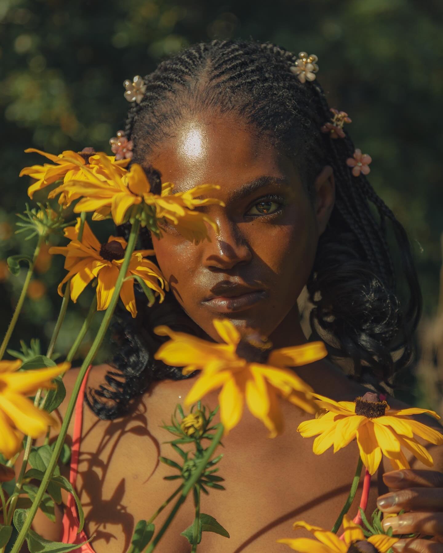 🌼🌻🌼With @daraling.x #portrait #photoshoot #photography #photooftheday #retro #portraitphotography #fashionshoot #edinbrugh #scotland #photograph #filmphotography #edinburghphotographer #edinbughphotography #photooftheday #creativephotography #artp