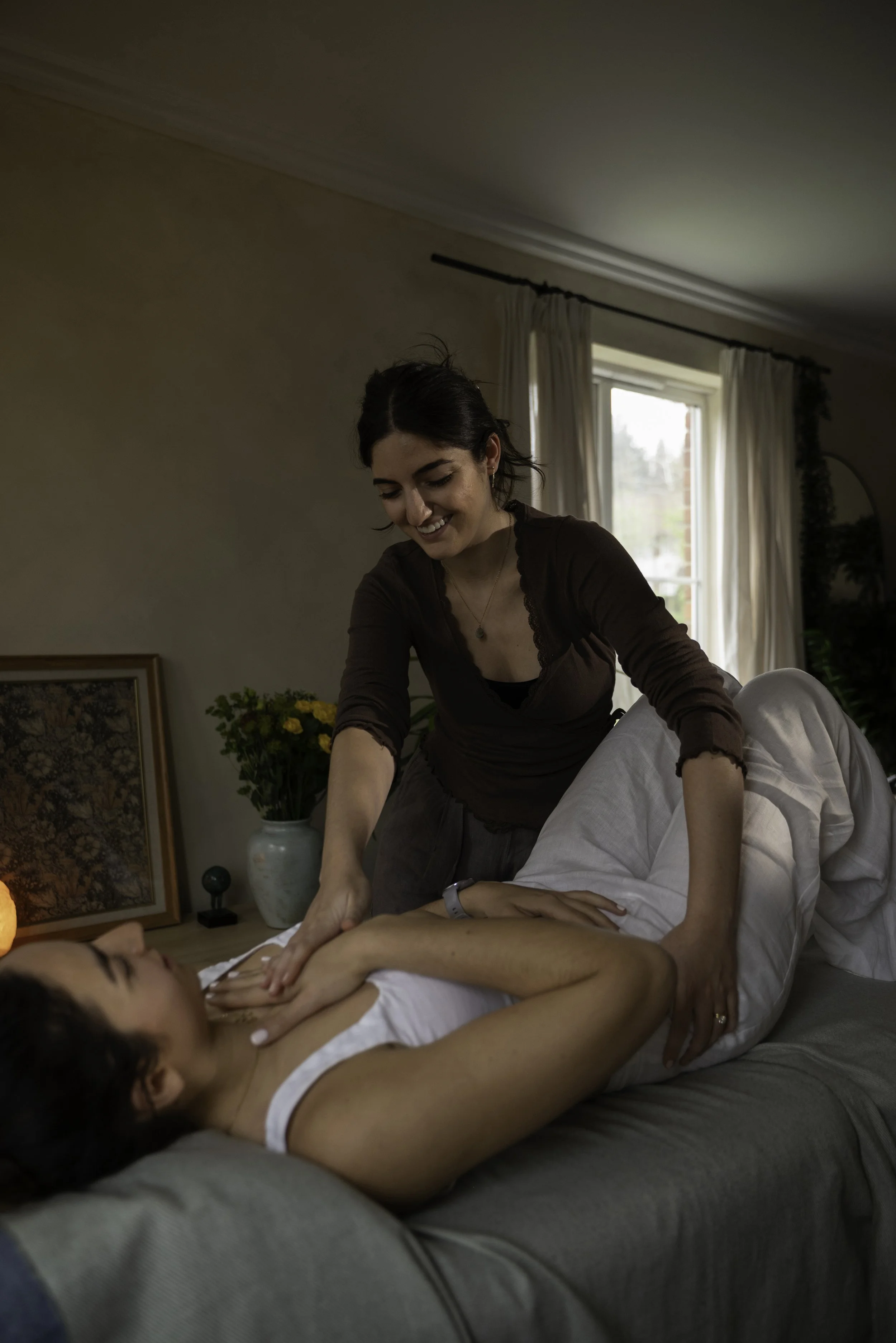 Private holistic osteopath Elianne in North Finchley teaching breathwork The Be Project