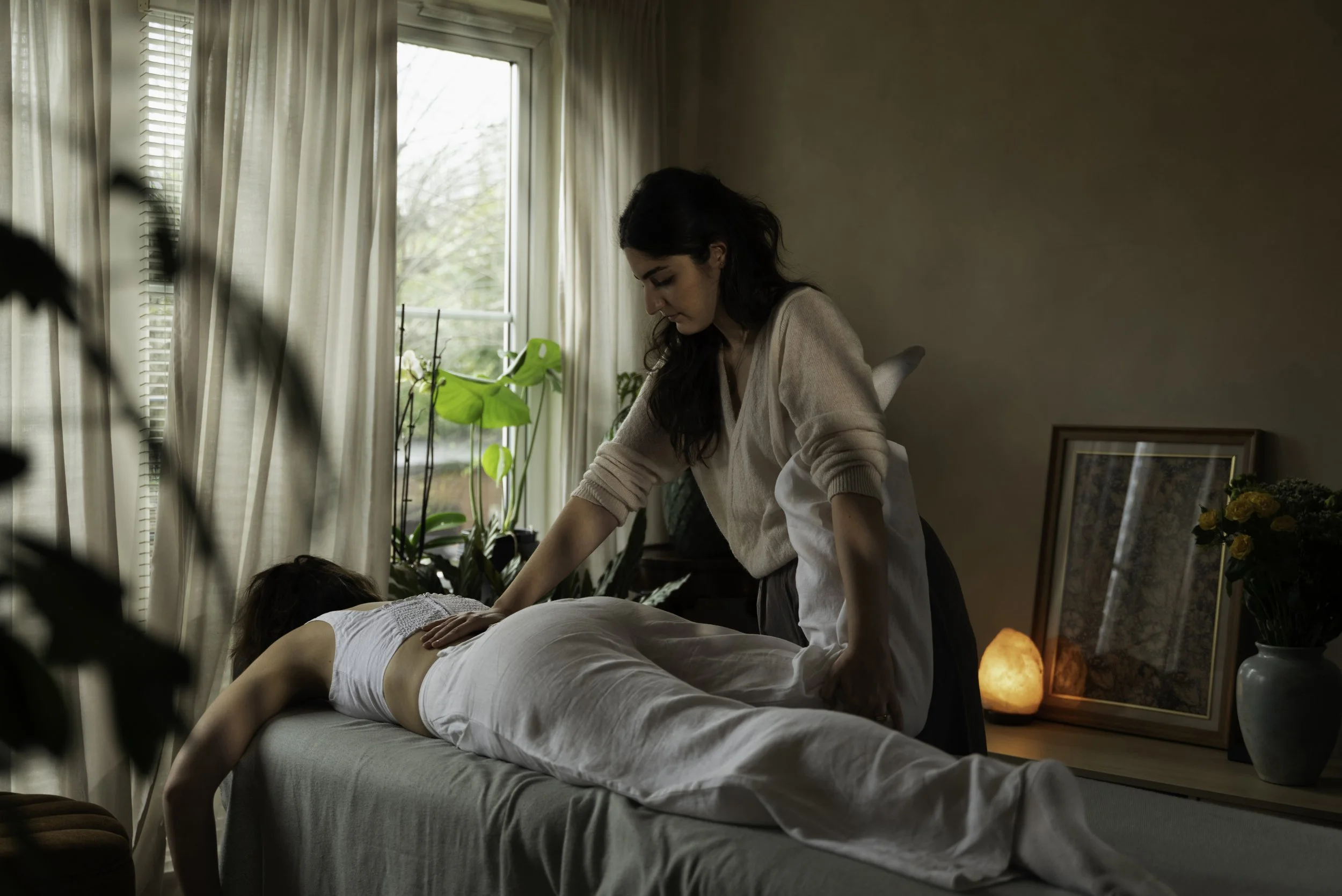 Elianne Abrahams osteopath at The Be Project in north finchley N12 treating back pain