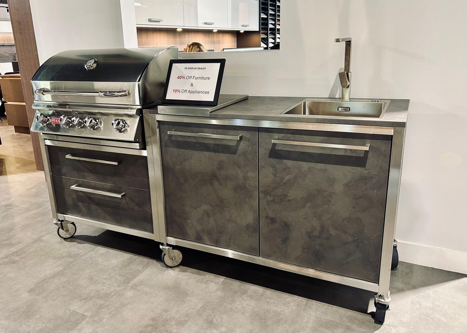 AK Burnout Castors ExDisplay v1.jpeg