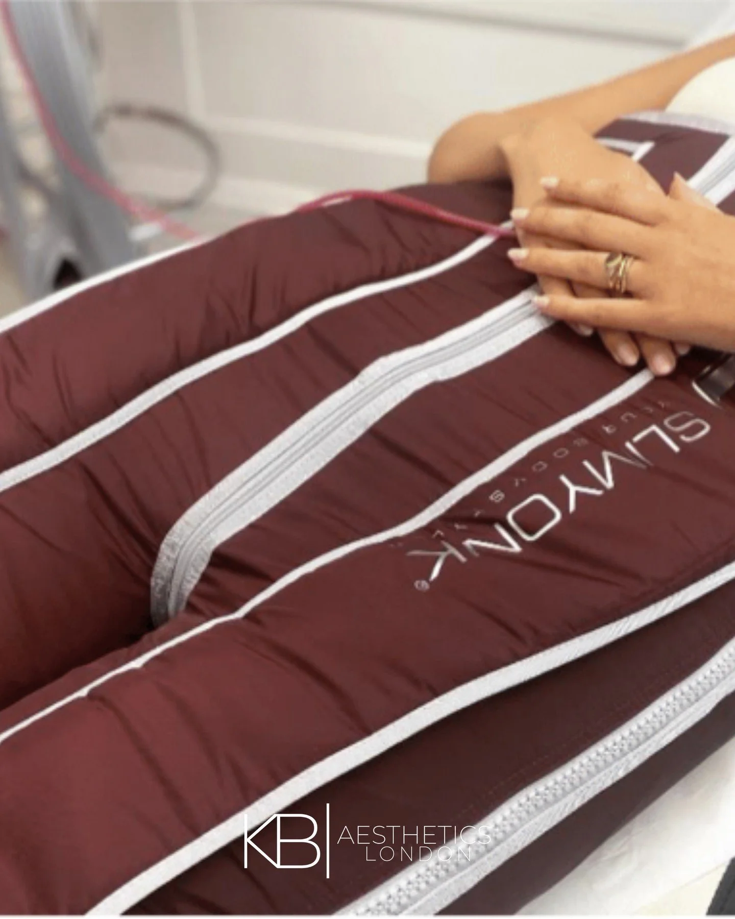 Do you ever feel sluggish, bloated, or sore after a tough workout?⁠
Our Slimyonik&reg; Lymphatic Therapy is designed to support your body&rsquo;s recovery while you simply sit back and relax. The specially engineered compression suit gently inflates 