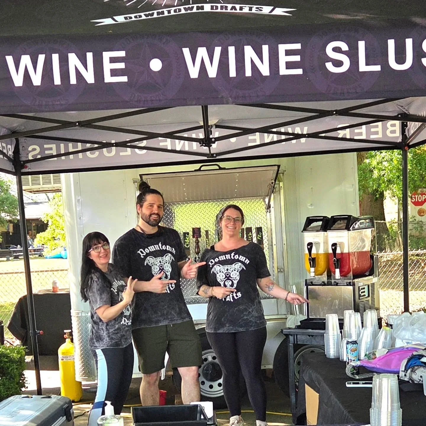 First Food Truck Friday is underway! We're in a new spot this time, so walk down a little further to find us! 🥂🍻

See yall soon!