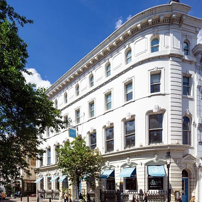 The McCue team is officially on-site at 26 King Street, with our signage proudly displayed in the heart of London! We are delivering the UK&rsquo;s first Ergon House hotel, a high-spec fit-out featuring bespoke joinery across luxury residential space