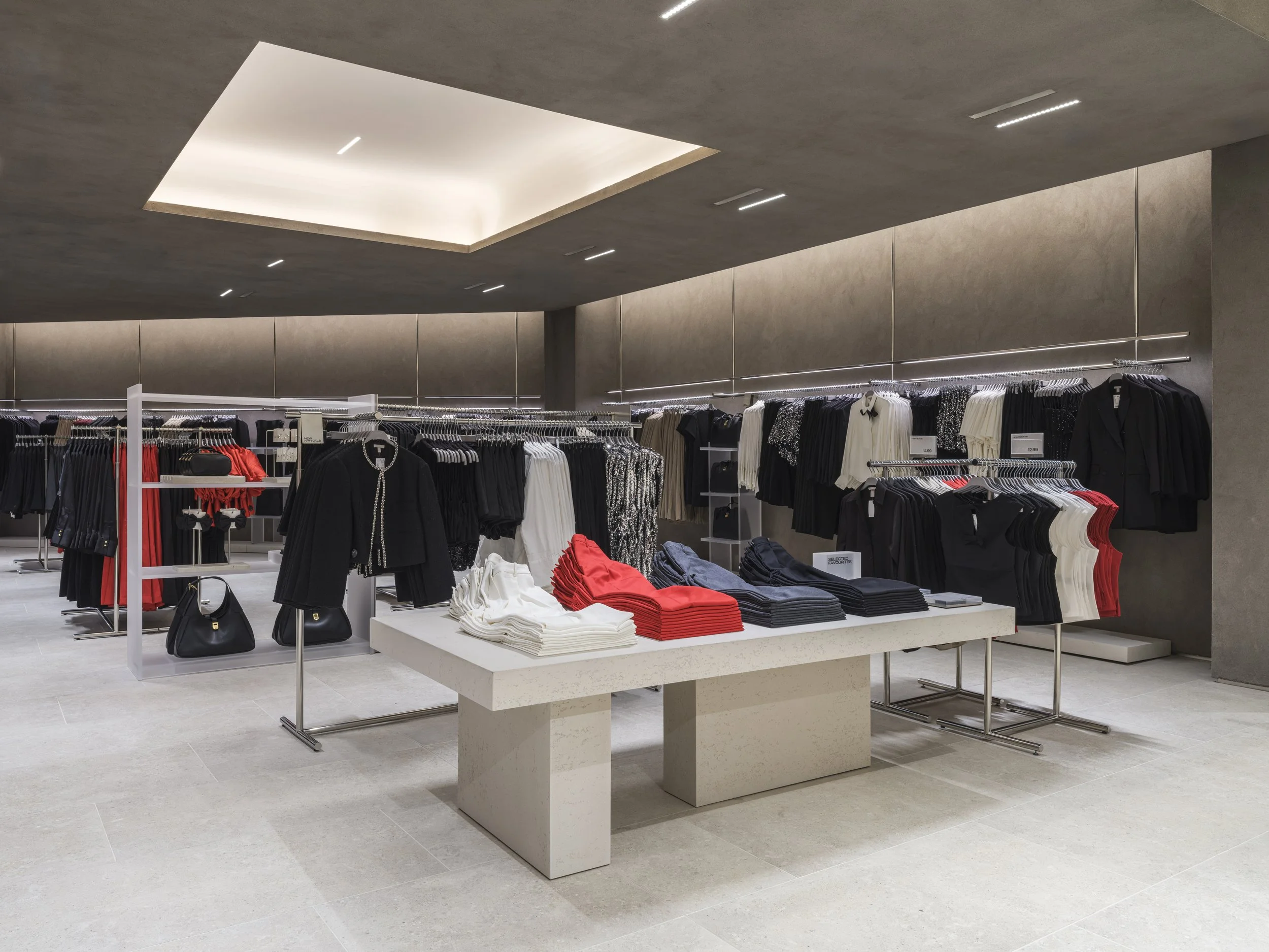 h&m Stratford fit out Westfield shopping centre