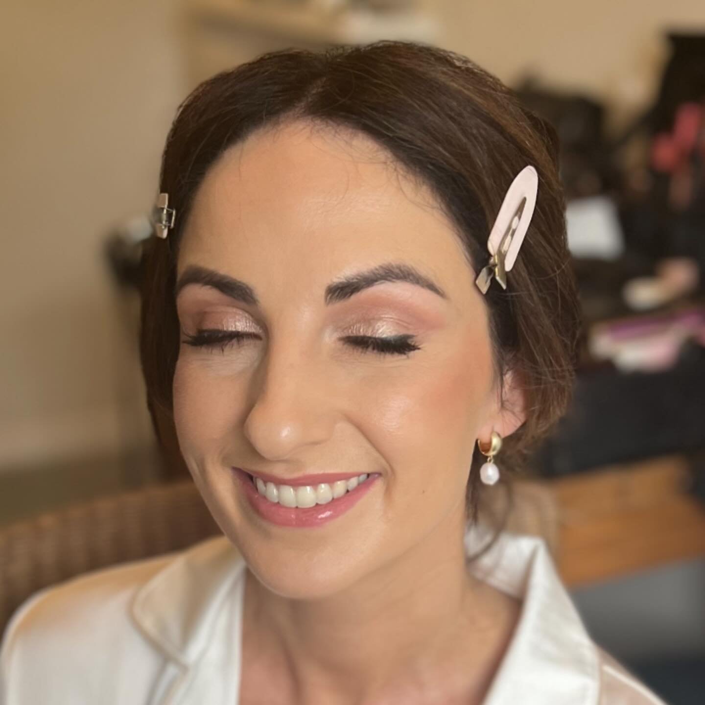 ✨Shannon ✨

I loved creating this soft glam makeup for Shannon. 🫶🏻
@shannondixon93 

Embrace the timeless beauty of soft glam makeup on your special day! I can create a look that enhances your natural features and radiates elegance. From a soft, de