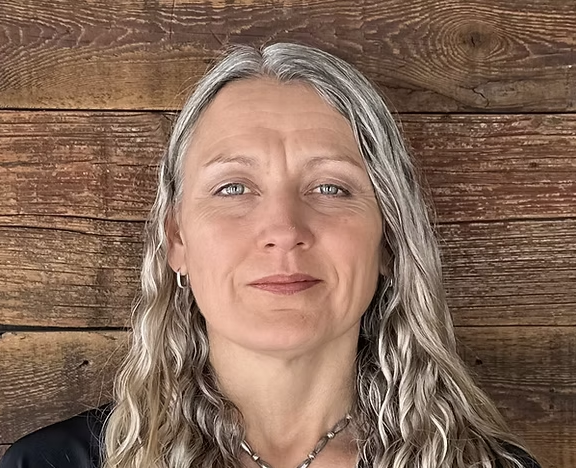 Regina Free Artist, Illustrator, Painter, Photo of Regina