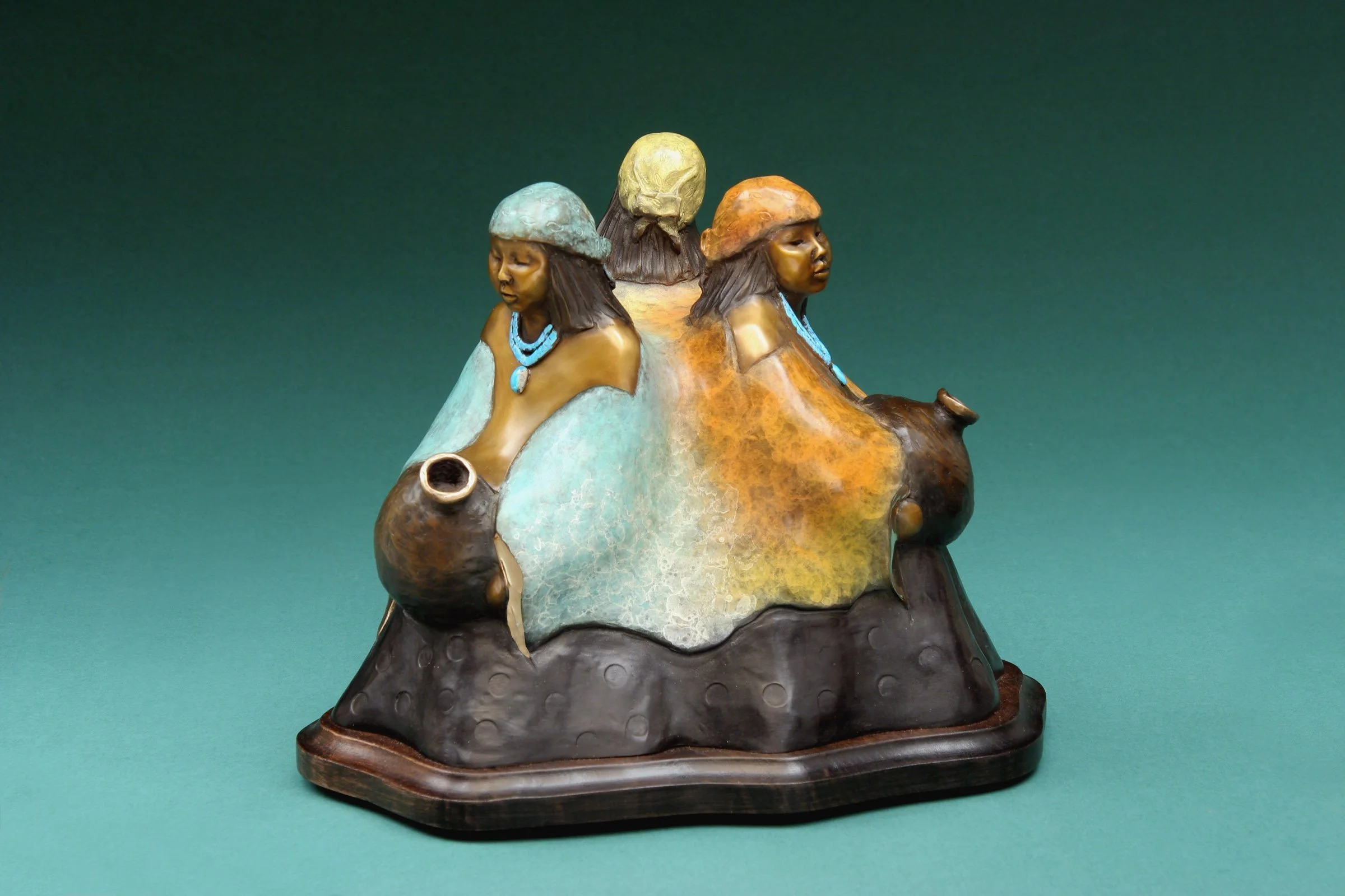 Sculpture of Cahuila women by Felicia