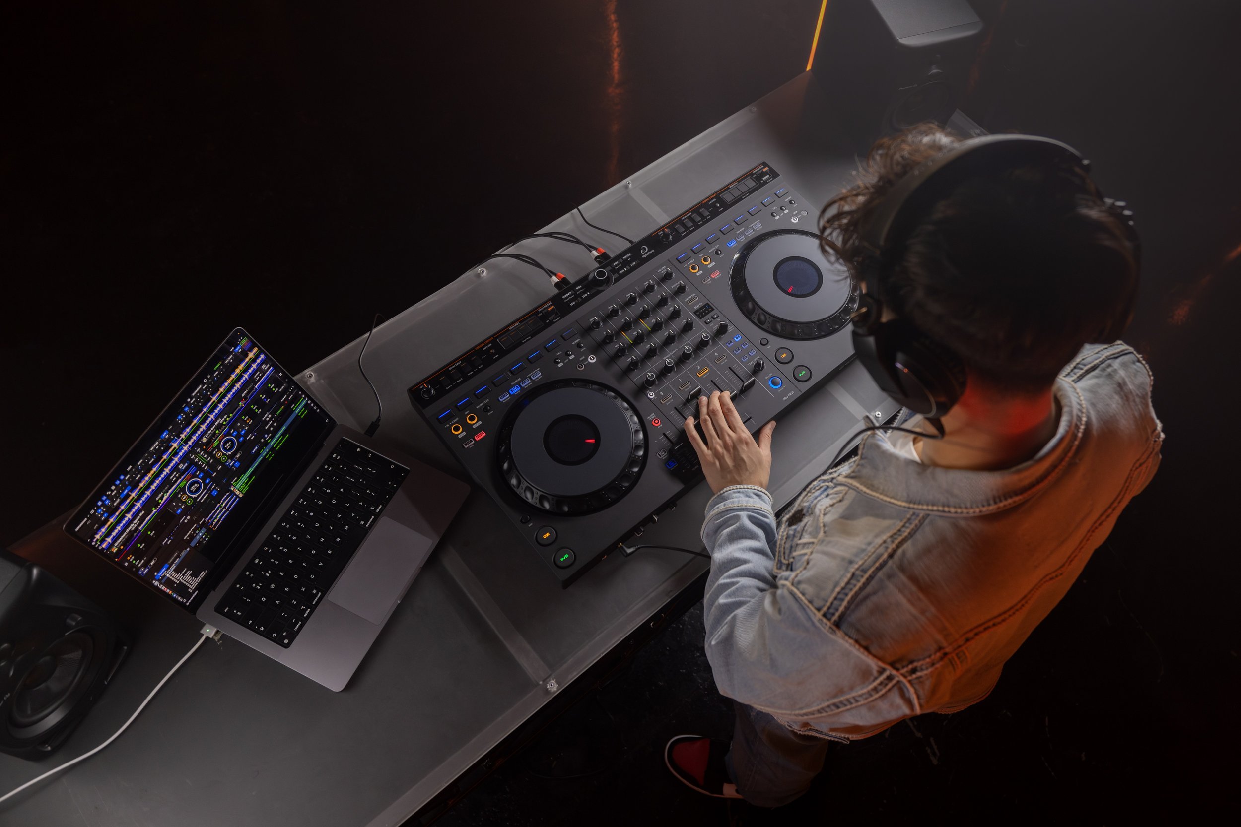 DDJ-GRV6_Lifestyle image-13_HR_7089x4728.jpg