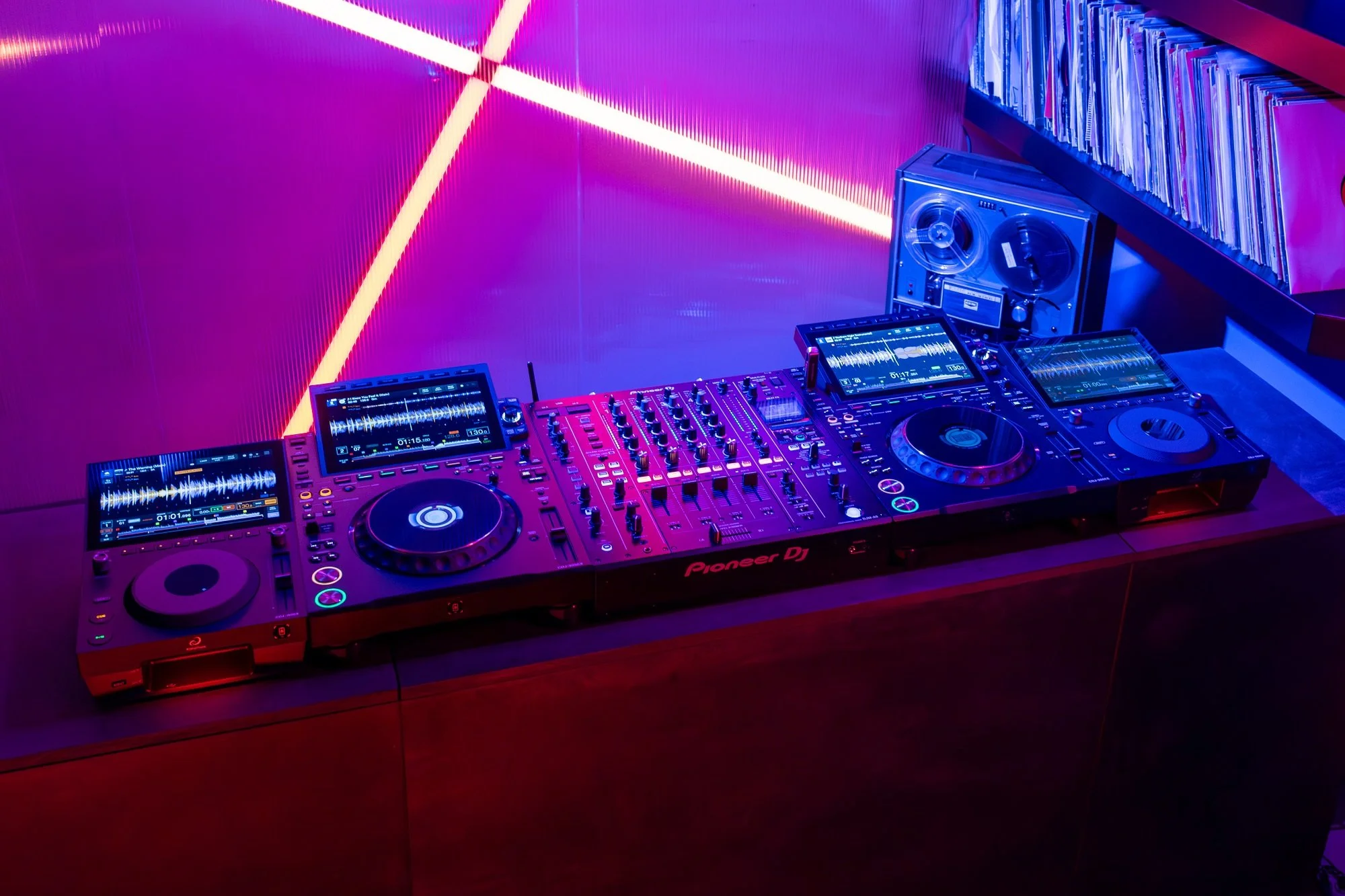 CDJ-1500X_LifestyleImages_AskForJanice_06_HR_4885x3258.jpg