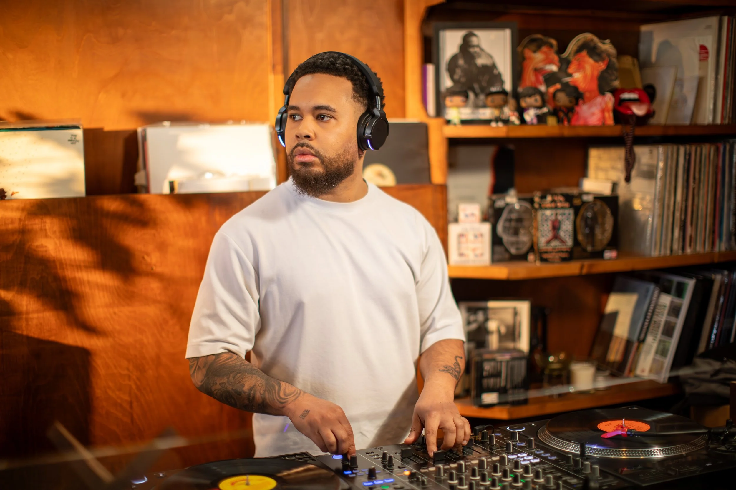 260422_AT_HDJ-F9_03 Cafe Scene_1945.jpg