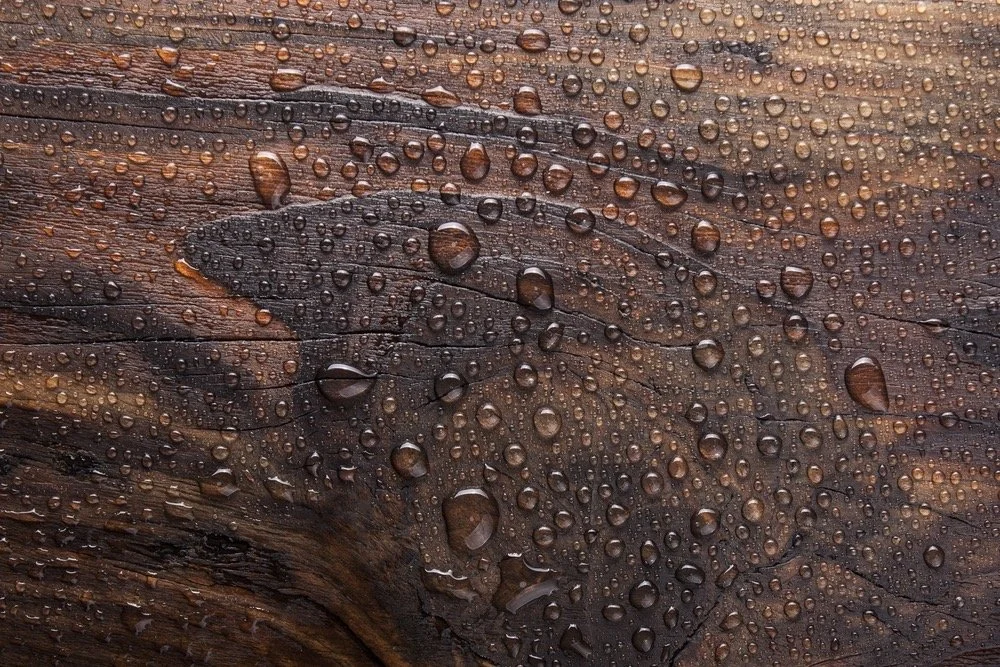 Walnut veneer with water droplets