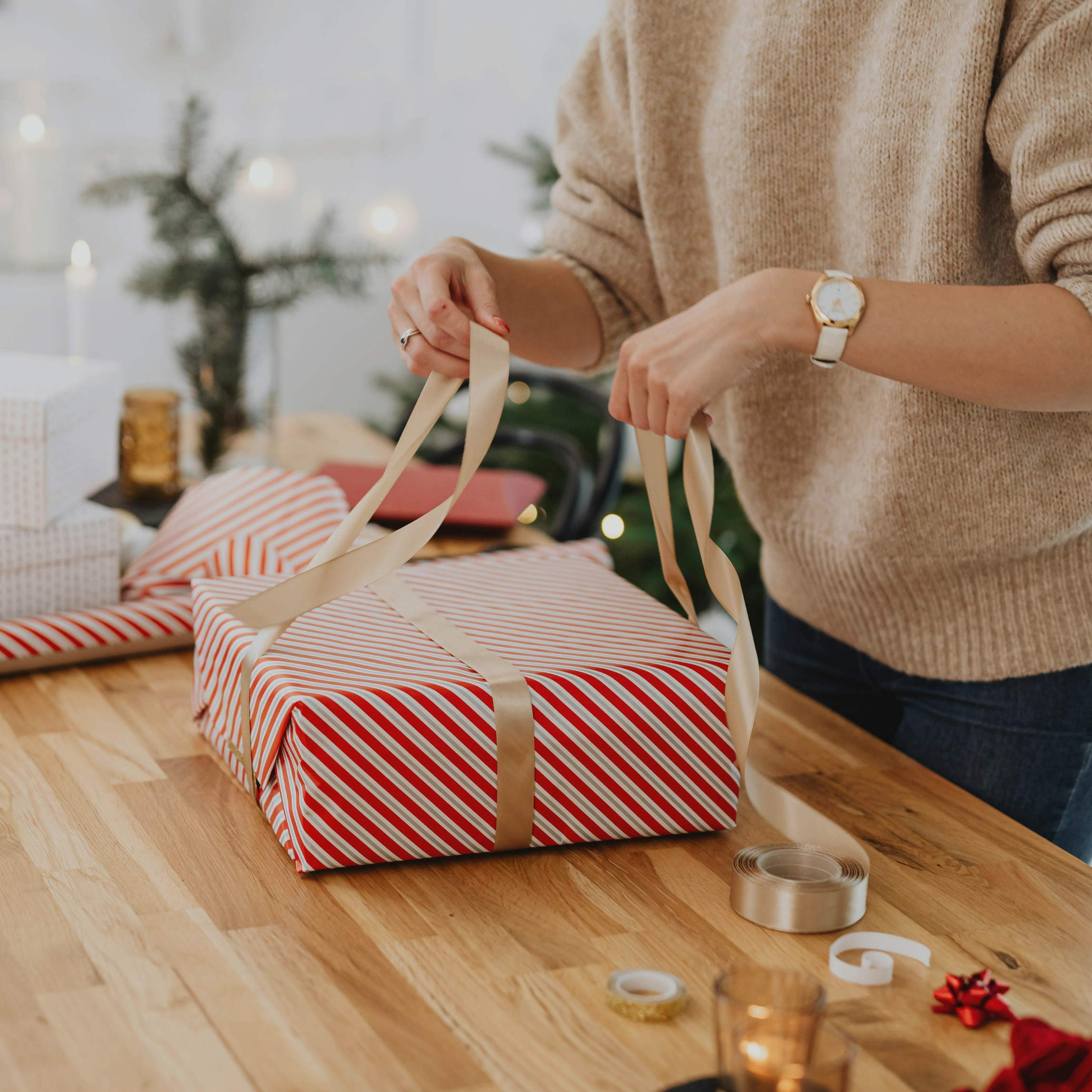 Holiday Gifts &amp; Bonuses for Your Nanny: A Guide to Appreciating the Heart of Your Household