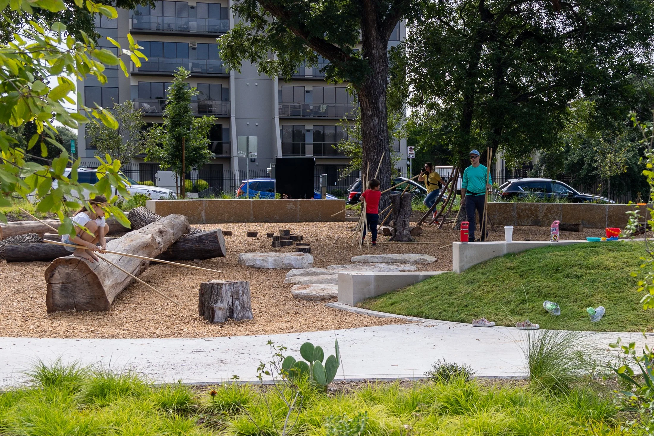 Waterfront design, native landscaping, xeriscaping, low maintenance, native plants, running trail, exercise, nature play