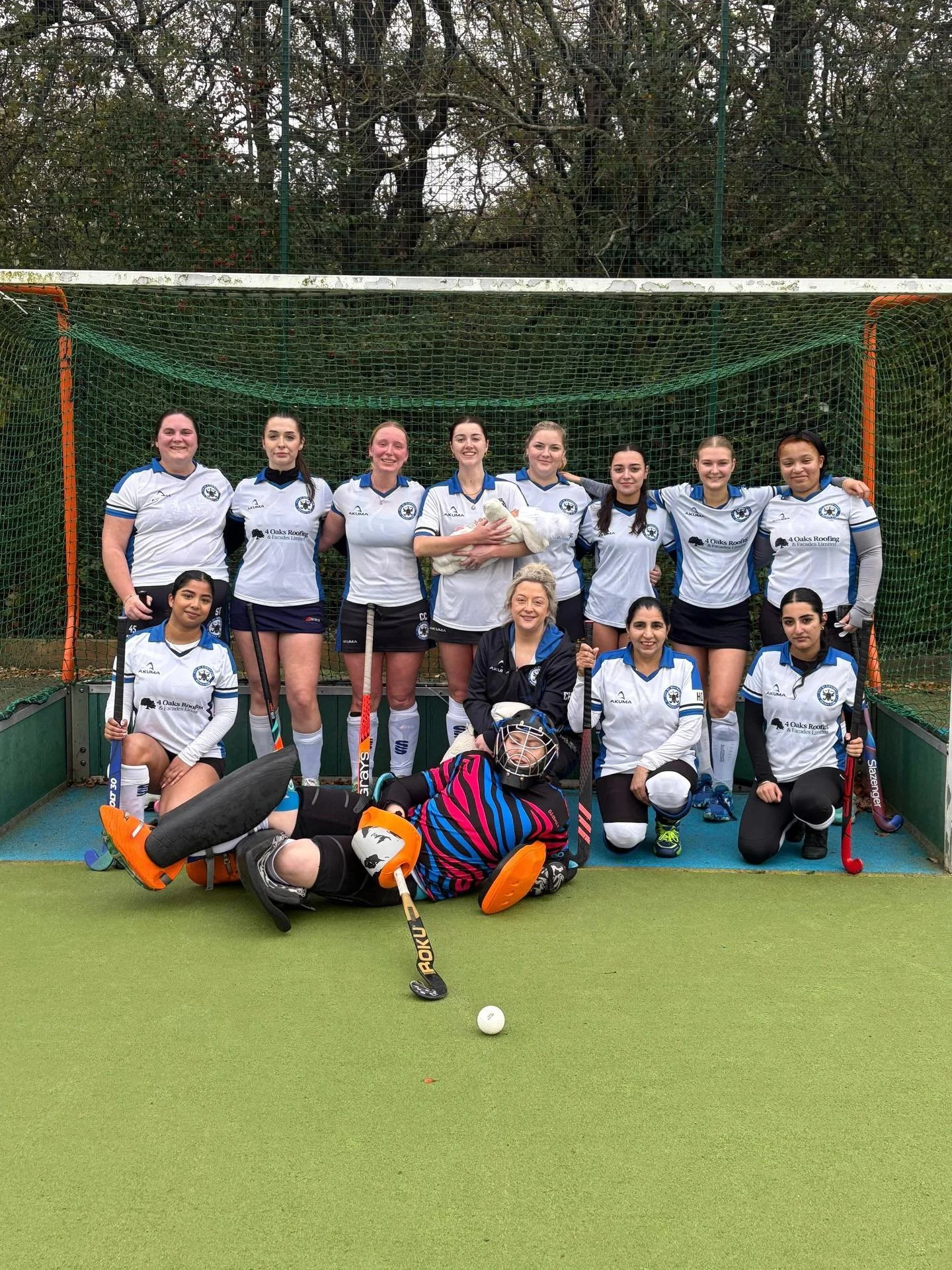 📸 Team Snap!

Despite the horrific weather (aka the great flood) the team fought hard yesterday away at Olton 💪🔥 

A special mention to the brick wall which was Lizzie in goal 🧱

We go again next week!!