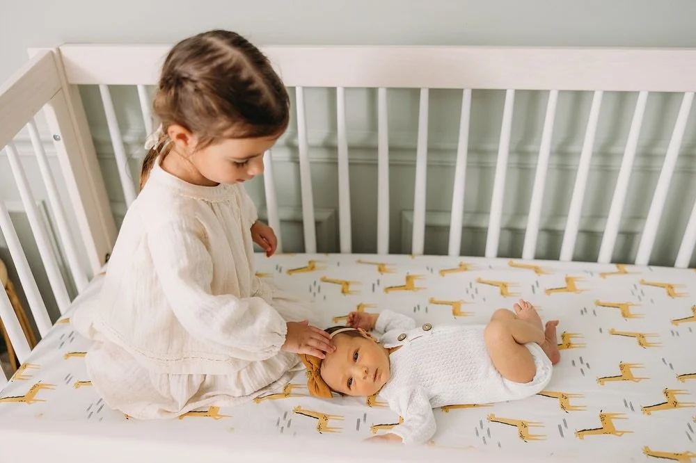 Bringing a new baby home feels even more special when there&rsquo;s a proud big sister waiting. ✨ This sweet family just welcomed their baby girl, and watching big sis love on her new best friend was the highlight of our morning together.

I love in-