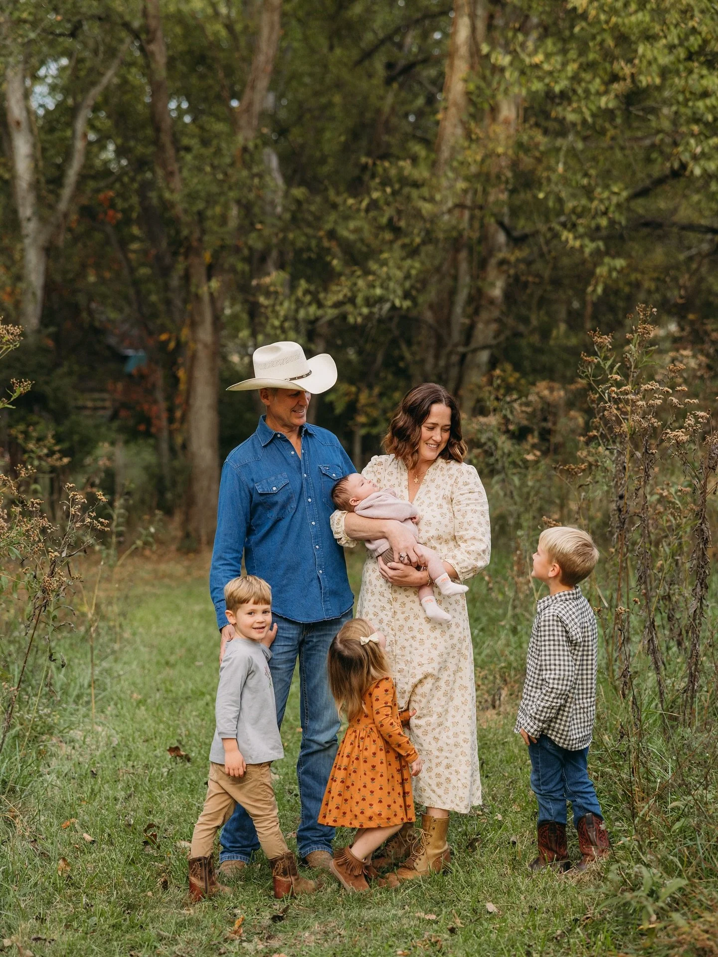 From their first baby in 2020 to their fourth today, what a joy it&rsquo;s been to photograph this family as they&rsquo;ve grown.

In-home sessions don&rsquo;t mean you need to be inside the entire time. Stepping outside for part of your session can 