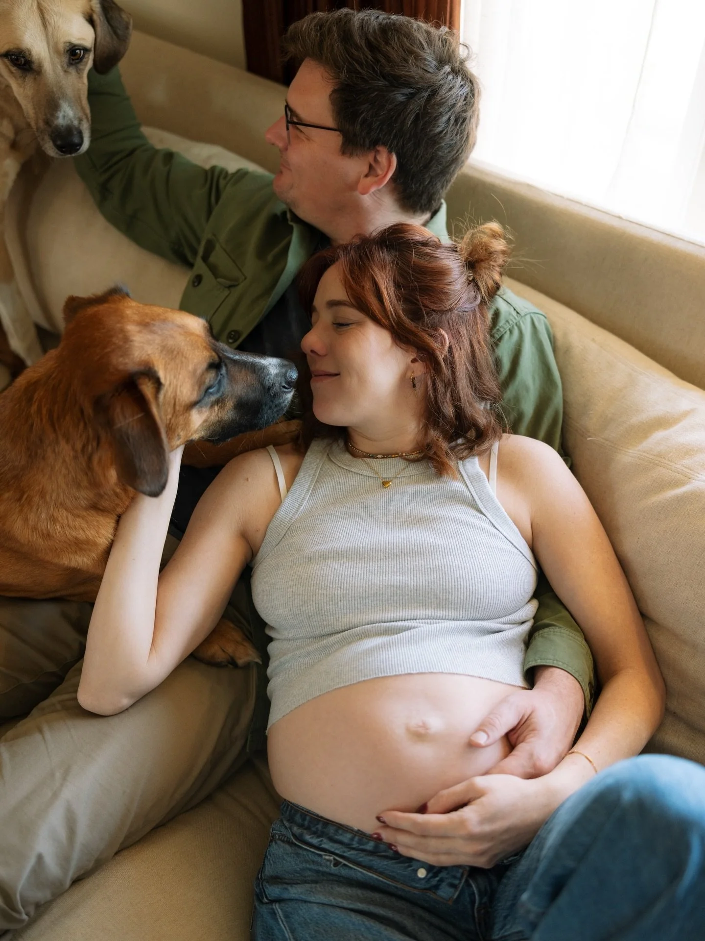 A cozy morning at home with dear friends, their pups, and whole lot of love. Something tells me 2026 is going to be a good one 🥰