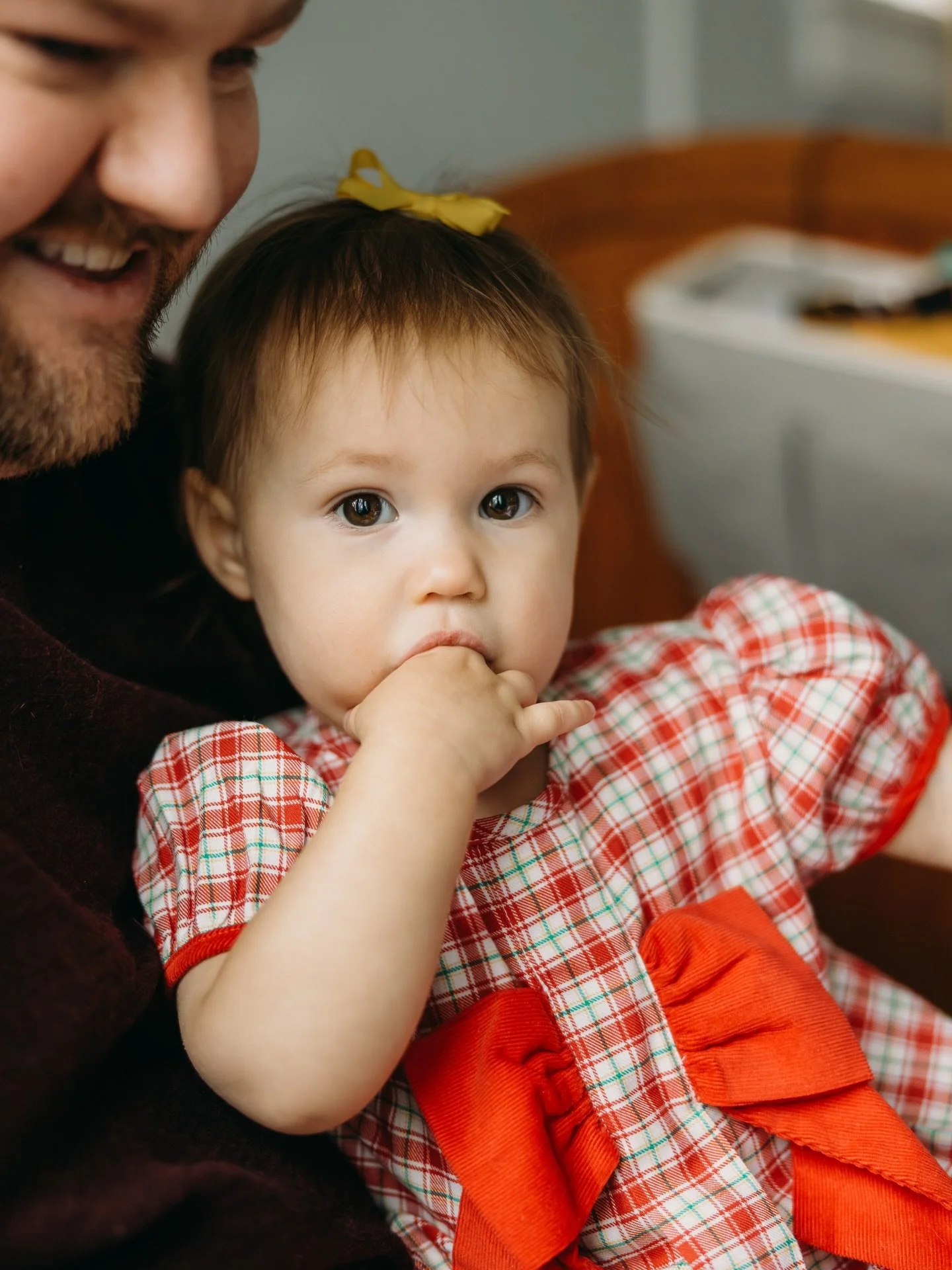 Swipe to travel back in time 👉🏻
One of the wildest parts of this job is seeing how fast the first year goes. Tiny newborn days turn into sitting up, then walking, before you even have time to catch your breath. Photographing these milestones at hom