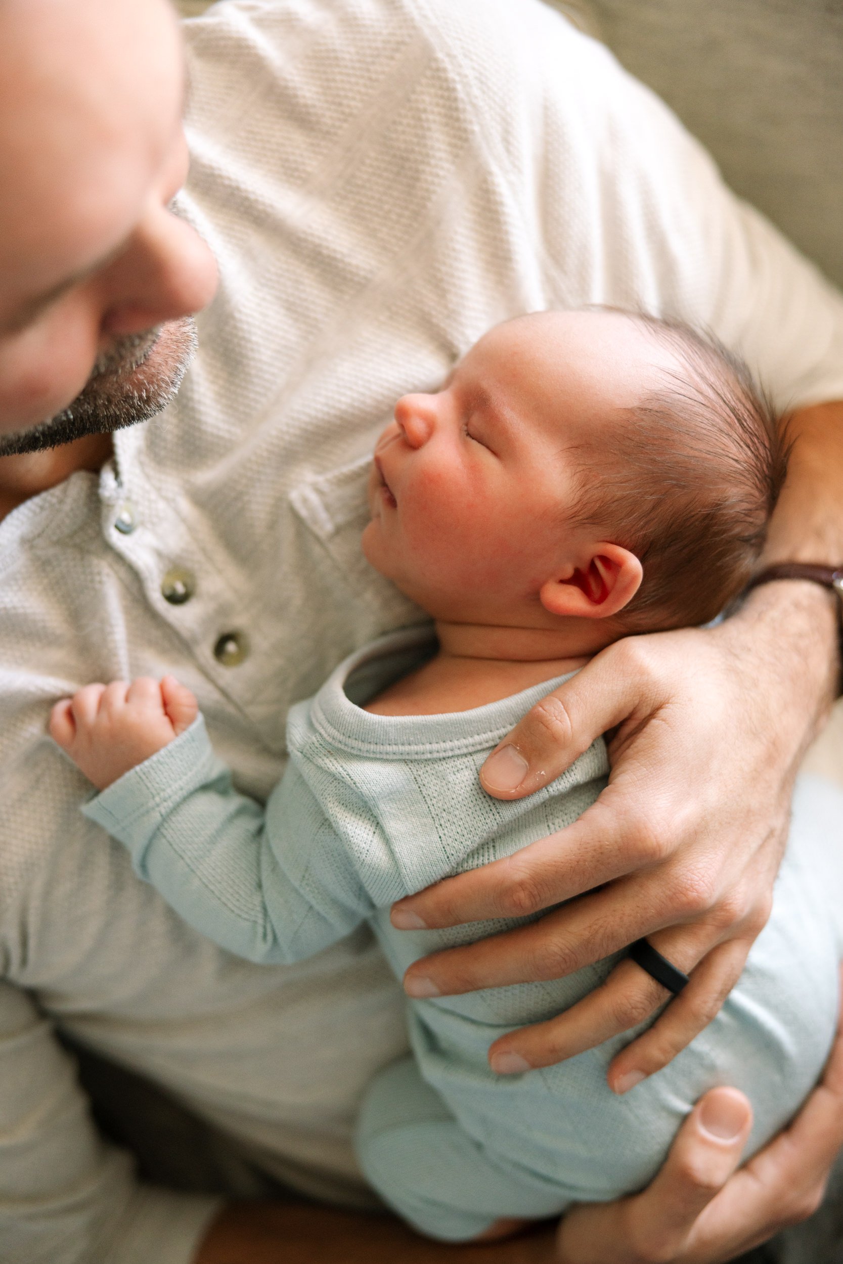 in-home-newborn-photography-nashville-dad-with-baby.jpg