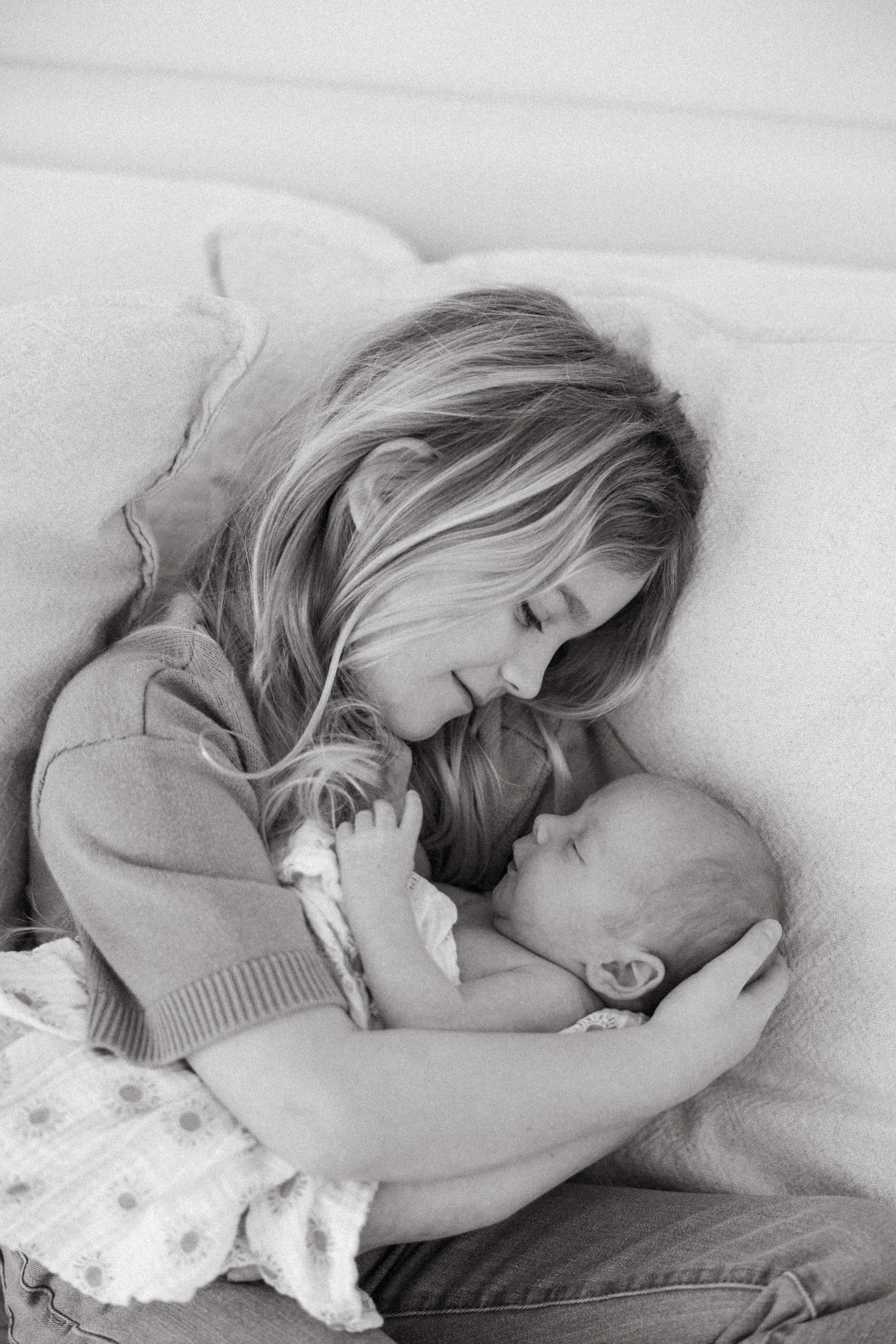 natural-newborn-session-nashville-home.jpg