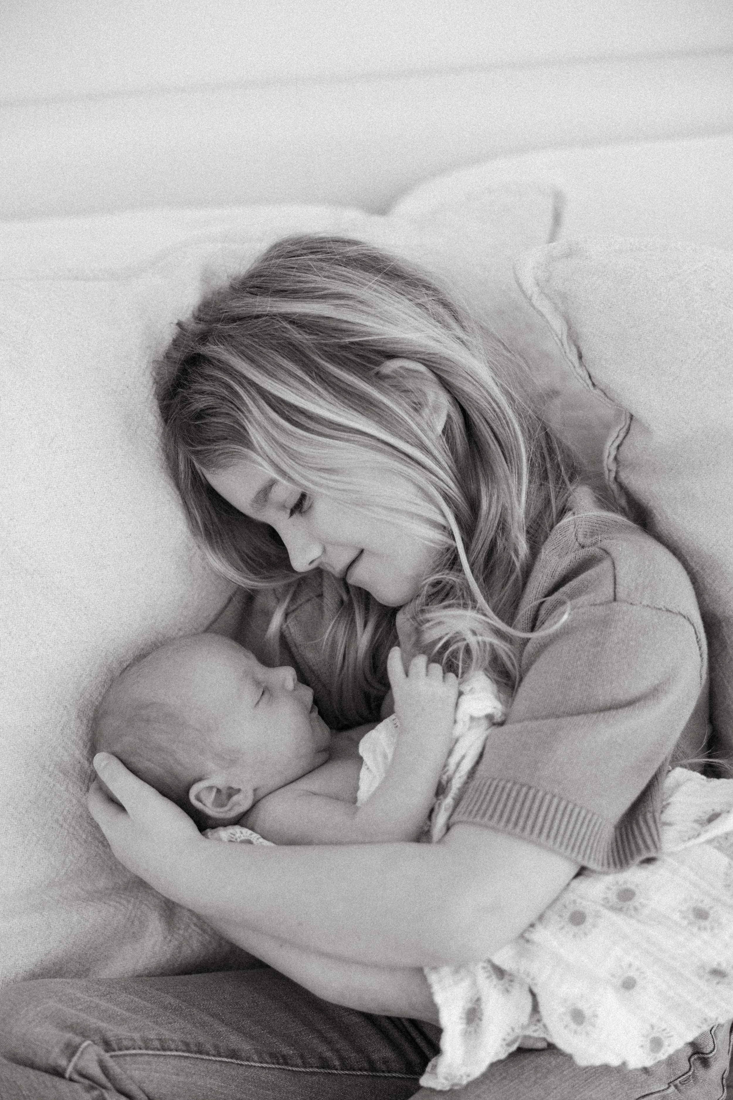 natural-newborn-session-nashville-home.jpg