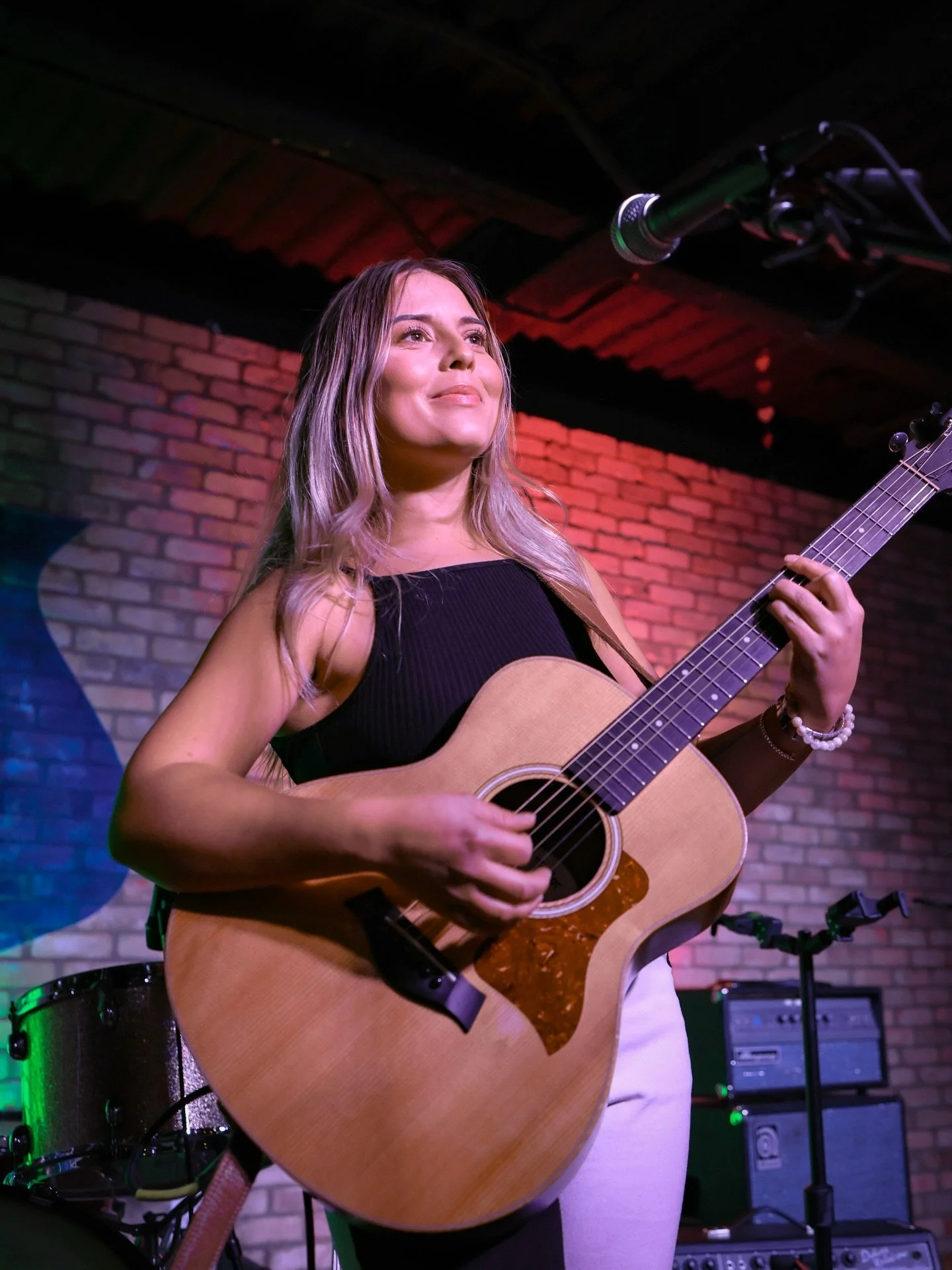 Cmon, find your way to the King Eddy tonight for some music, duh!! 

I&rsquo;ll be supporting my good friends &mdash; Robyn Ashley Band ❤️

Music kicks off at 8:30pm

I&rsquo;ll be opening the show and then @robynashleymusic keeps you entertained all