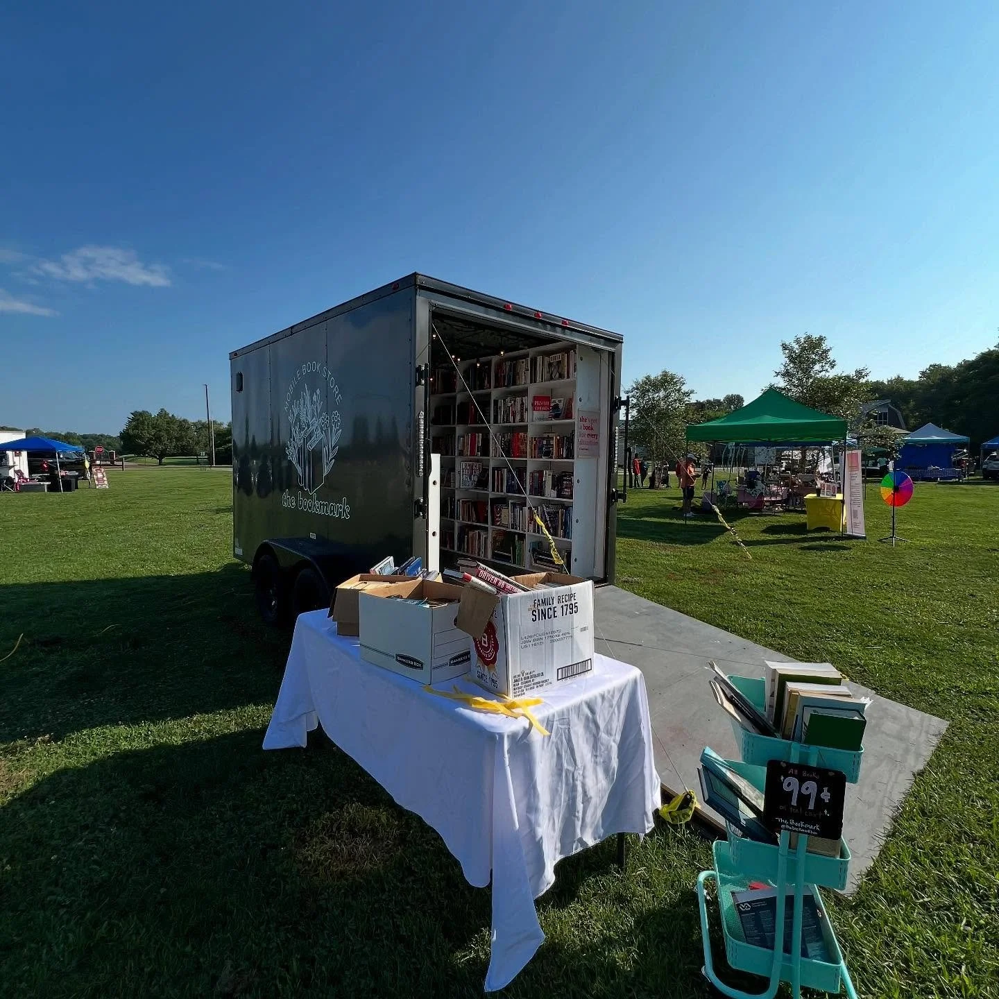 Thanks to all who came by @doreyfarmersmarket today! 💖 We&rsquo;ll be back soon, book besties!✨

#thebookmark #thebookmarkbox #mobilebookstore #indiebookstore #femalebookstore #fantasybooks #romancebooks #specialeditionbooks #booktok #bookstagram