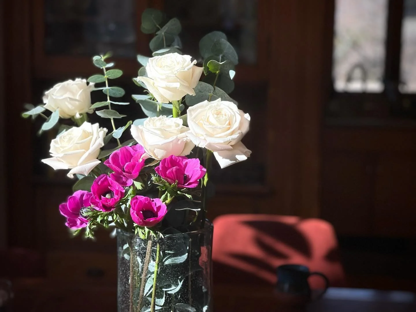 One of the perks of doing some super fun branding &amp; marketing for your talented and beautiful floral designer gal pal is when the flower fairy sprinkles surprises on your porch 🤍💕🥰🫶🧚🏼&zwj;♂️💫 Thank you, Mer 💜😘
#mjfloraldesign #localbusin