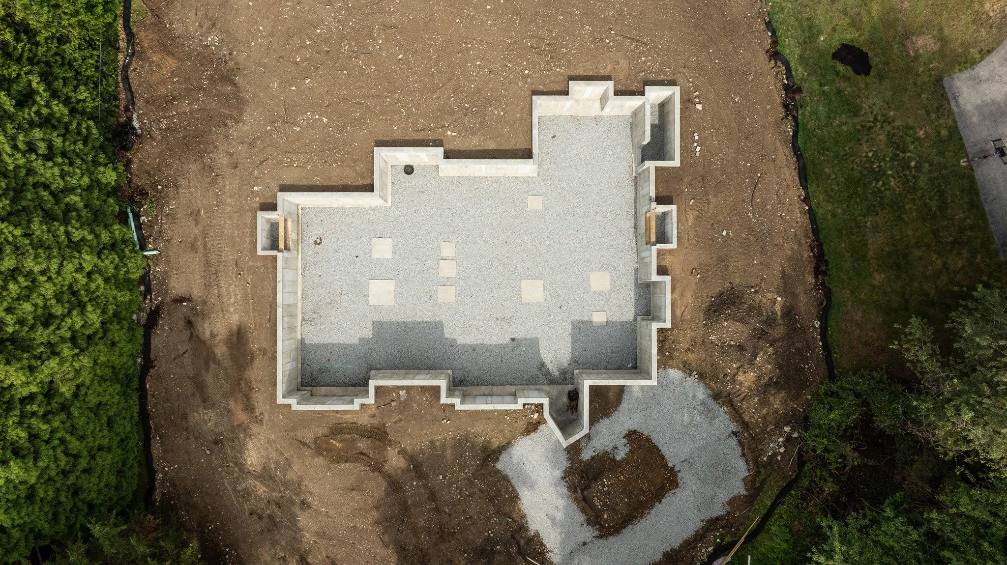 When people tour a new build and start guessing the size like it’s
*The Price is Right*
.
π€ “I’ll say 6,500 square feet, Bob!”
*Actual size: 4,265.*
Everyone: “No way, it feels WAY bigger!”
Us: π “Good des