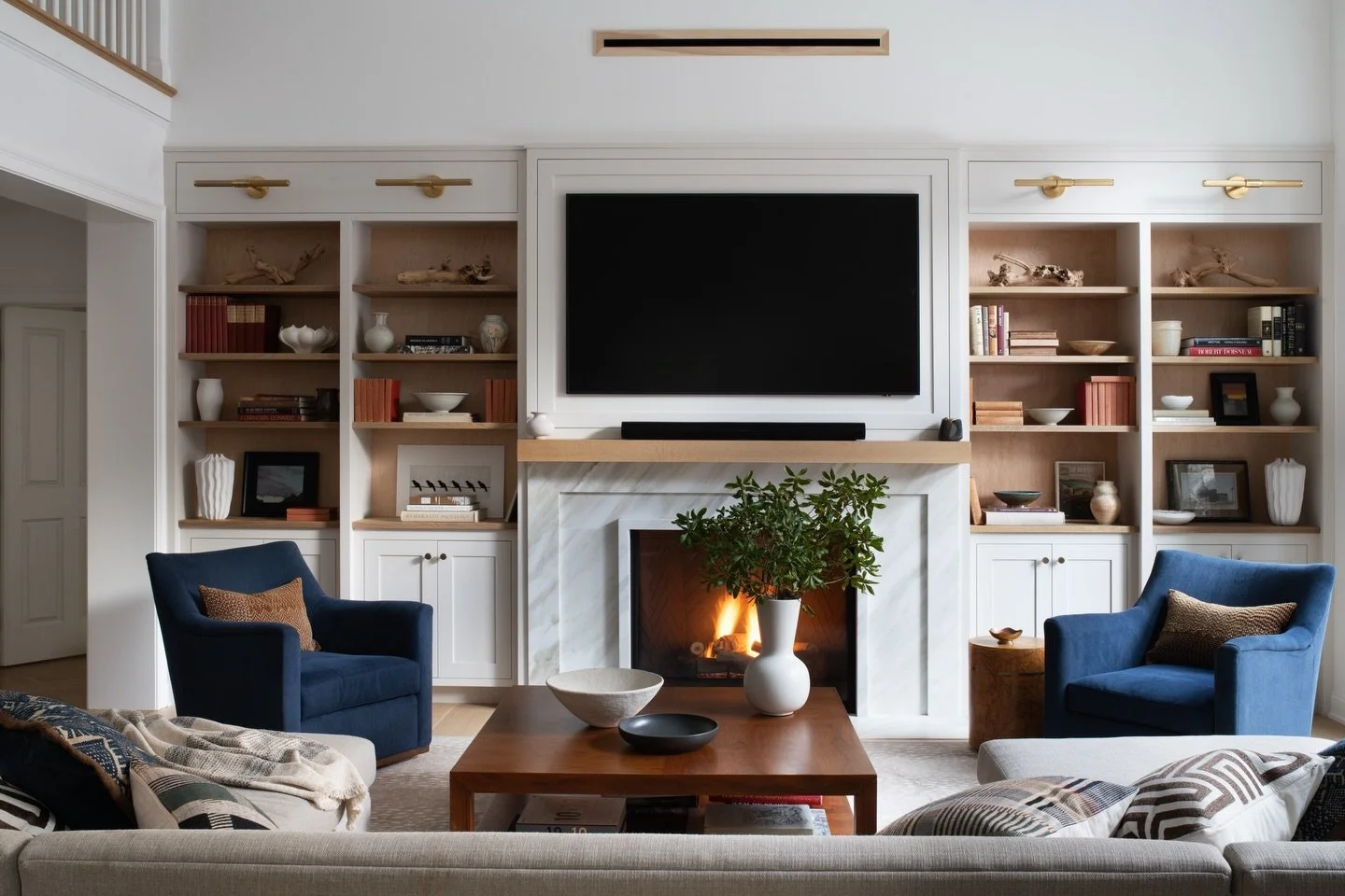 That&rsquo;s a wrap on this Hingham project!
.
This project was all about balance: custom millwork that adds character without overpowering the space, thoughtful lighting that changes the mood from day to night, and materials that not only look beaut