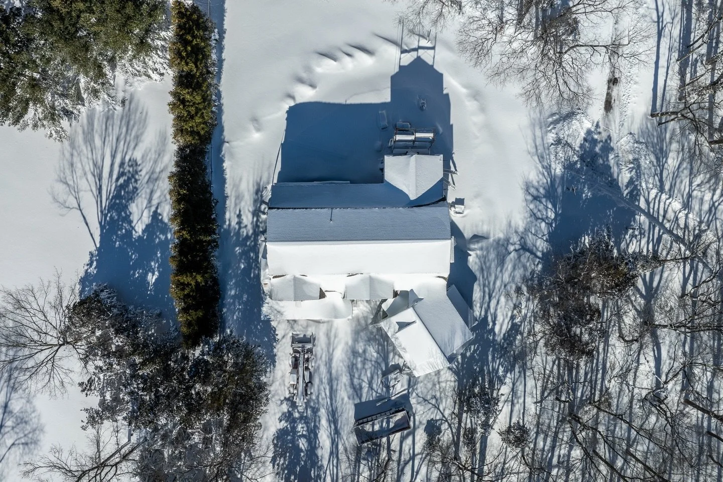 ❄️Post blizzard of 2026 check in&hellip;
.
A storm like this is a stress test and we build with New England winters in mind from day one. 
.
✅ Proper framing
✅ Tight envelopes
✅ Solid roofing
✅ Smart drainage
.
It&rsquo;s not just about how a home lo