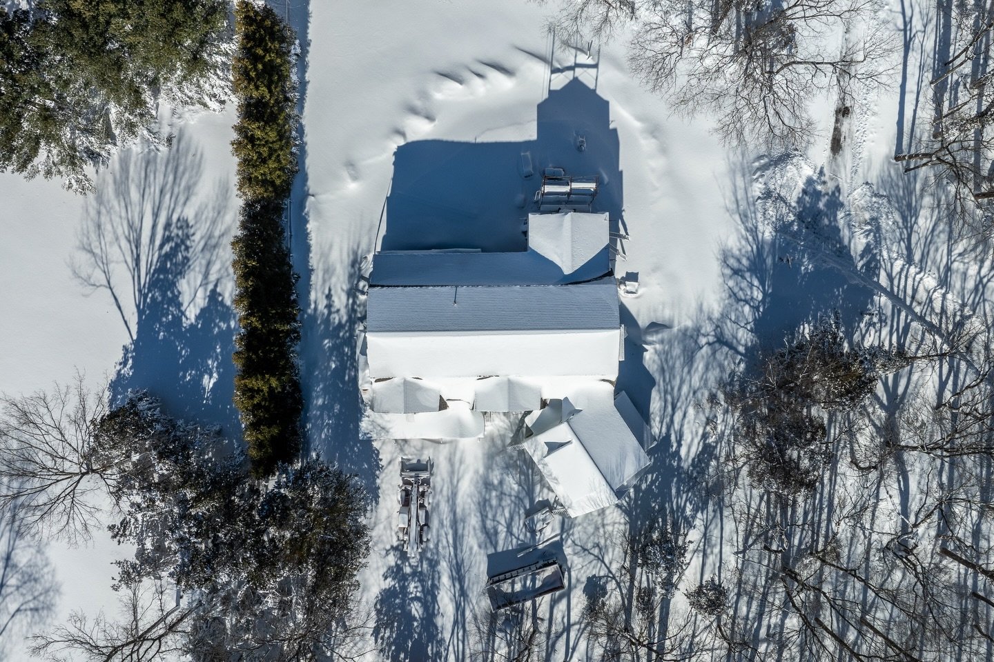 ❄️Post blizzard of 2026 check in&hellip;
.
A storm like this is a stress test and we build with New England winters in mind from day one. 
.
✅ Proper framing
✅ Tight envelopes
✅ Solid roofing
✅ Smart drainage
.
It&rsquo;s not just about how a home lo